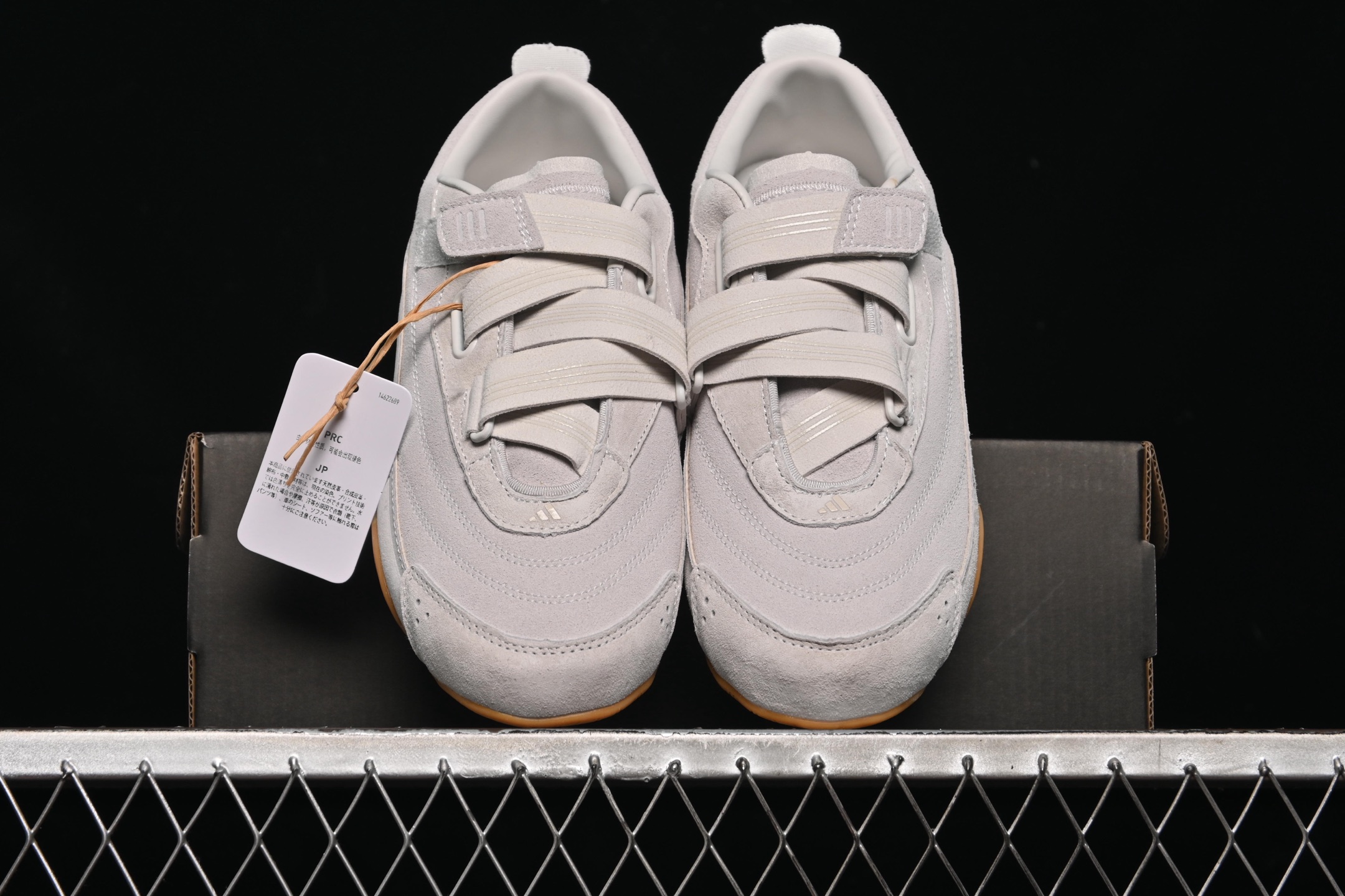 💰220纯原
Adidas Urban Reverie JS0151 阿迪舒适时尚魔术贴防滑耐磨生活休闲鞋
尺码：36 36.5 37 38 38.5 39 40 40.5 41 42 42.5 43 44 44.5 45 7+C3