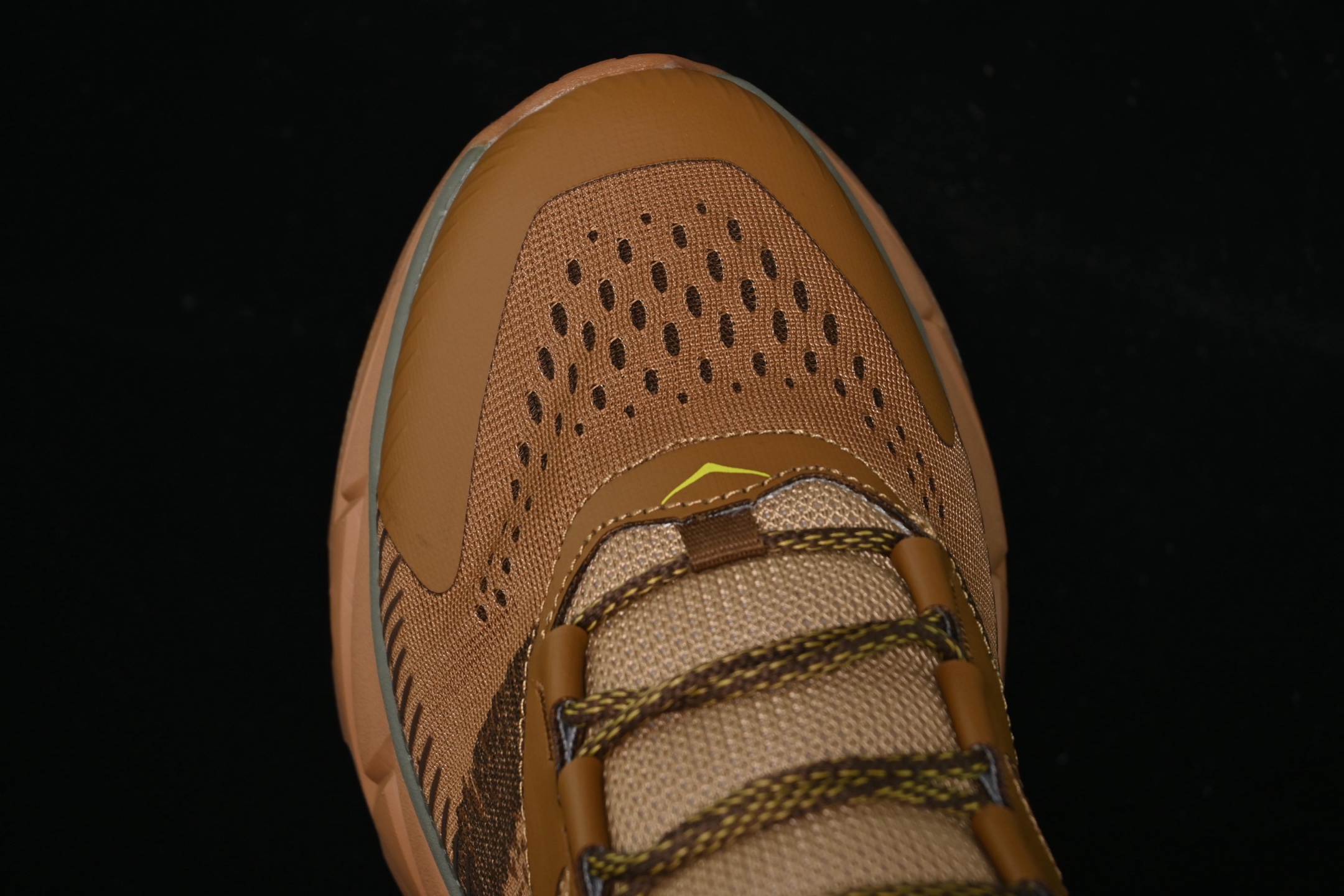 💰240纯原
 Hoka Skyline-Float X 马法特厚底轻量山地跑步鞋 1141610 HYW
尺码：36 36.5 37 38 38.5 39 40 40.5 41 42 42.5 43 44 45 X.D4