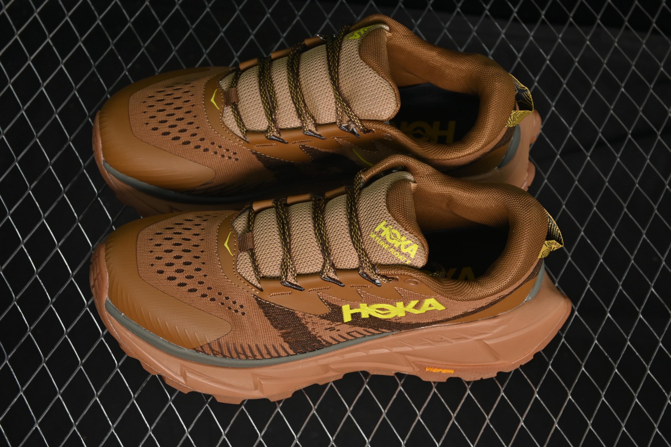 💰240纯原
 Hoka Skyline-Float X 马法特厚底轻量山地跑步鞋 1141610 HYW
尺码：36 36.5 37 38 38.5 39 40 40.5 41 42 42.5 43 44 45 X.D4