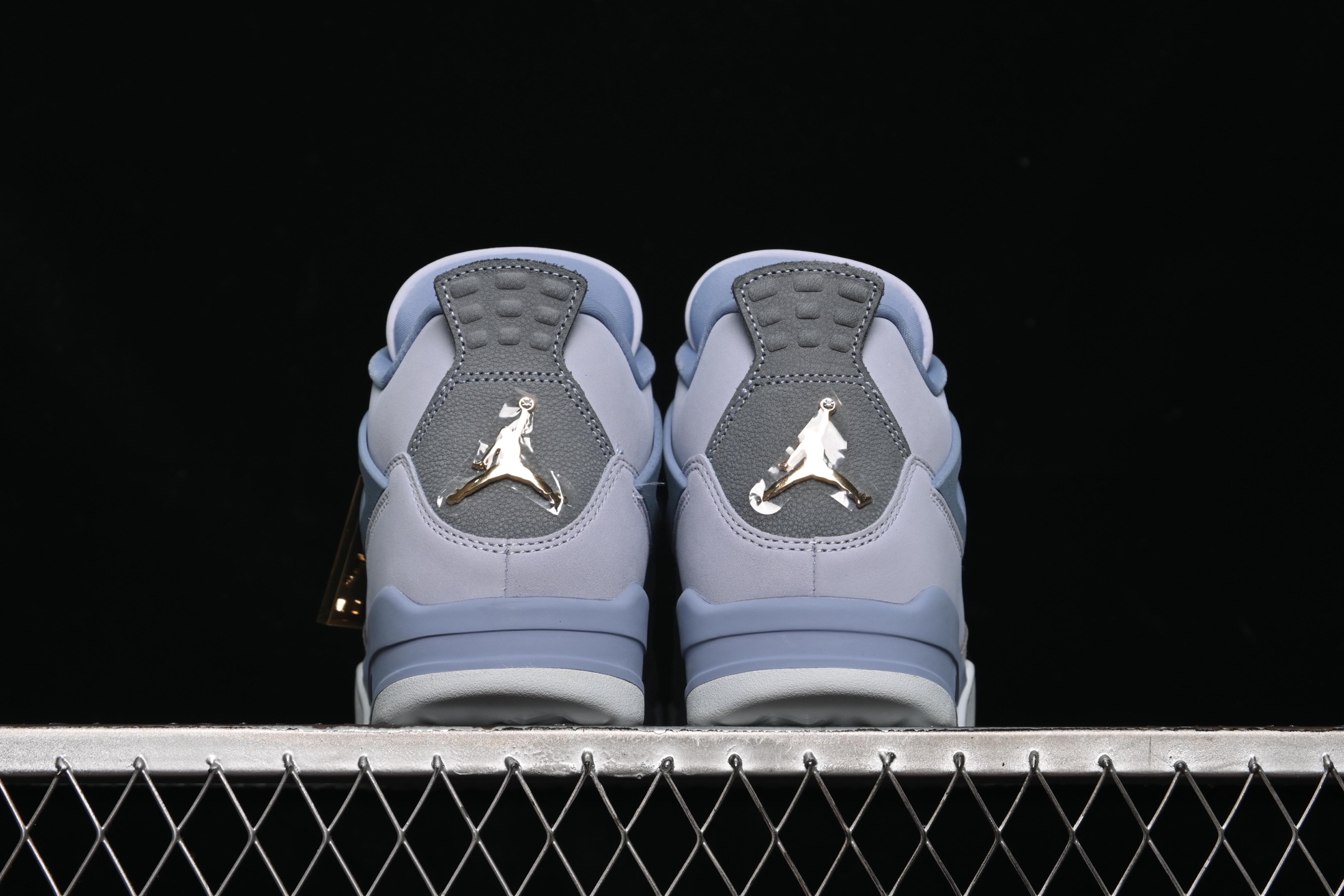 💰620外贸版 Air Jordan 4 Retro "NCAA" AJ4 乔4 UN联名蓝 HV9204-407
#大厂出品 原楦原纸板 细节如图所 客供原厂材料开发 极致一眼正品既视感 细节如图所示
尺码:40 40.5 41 42 42.5 43 44 44.5 45 45.5 46 47.5 48.5 P.F6