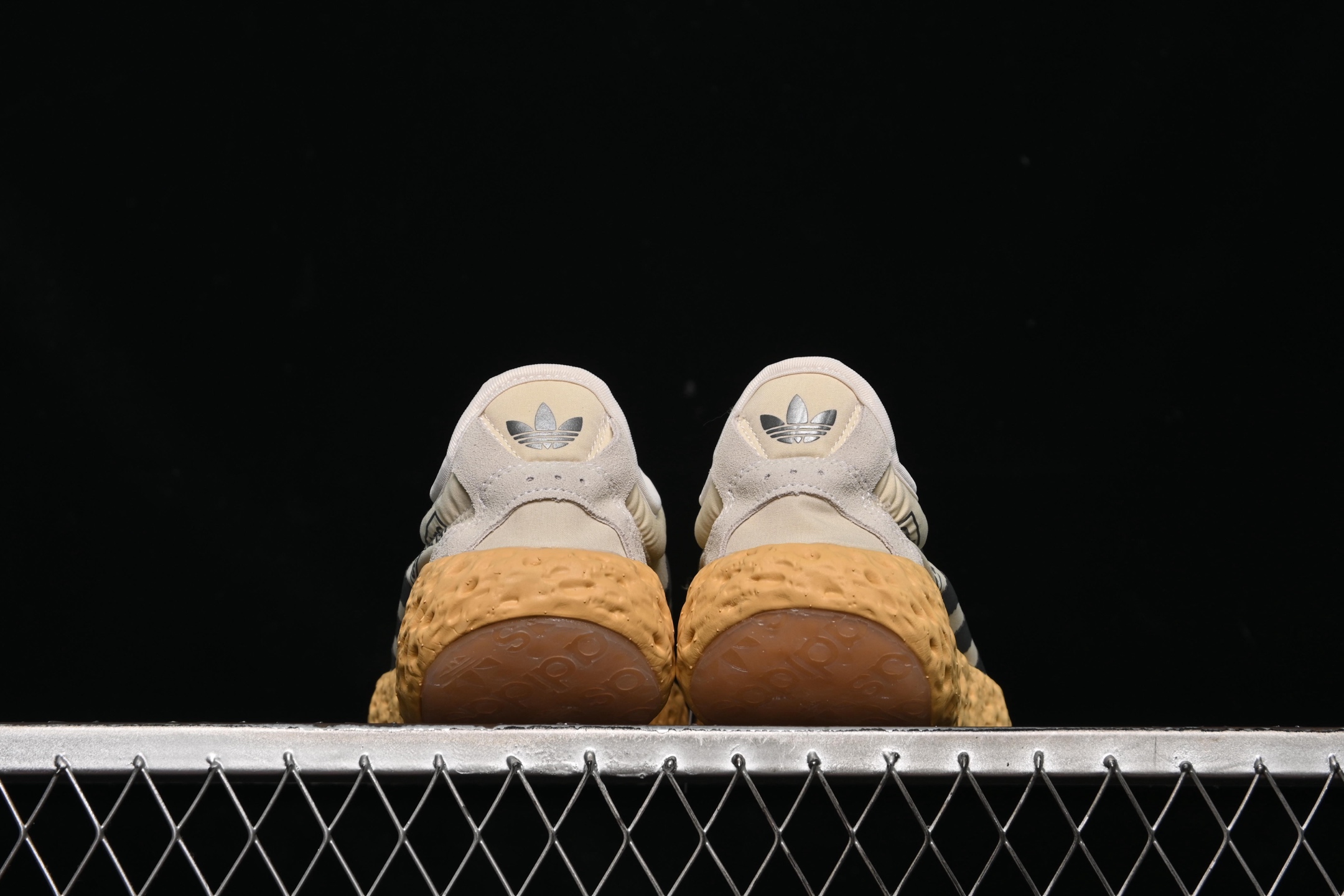 💰190纯原
 Adidas Originals Zponge JH8112 阿迪舒适缓震休闲低帮跑步鞋
尺码：40 40.5 41 42 42.5 43 44 44.5 45 G.C3