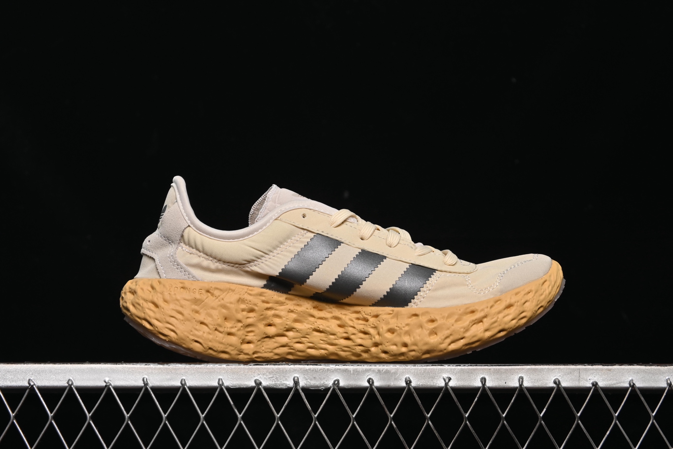 💰190纯原
 Adidas Originals Zponge JH8112 阿迪舒适缓震休闲低帮跑步鞋
尺码：40 40.5 41 42 42.5 43 44 44.5 45 G.C3