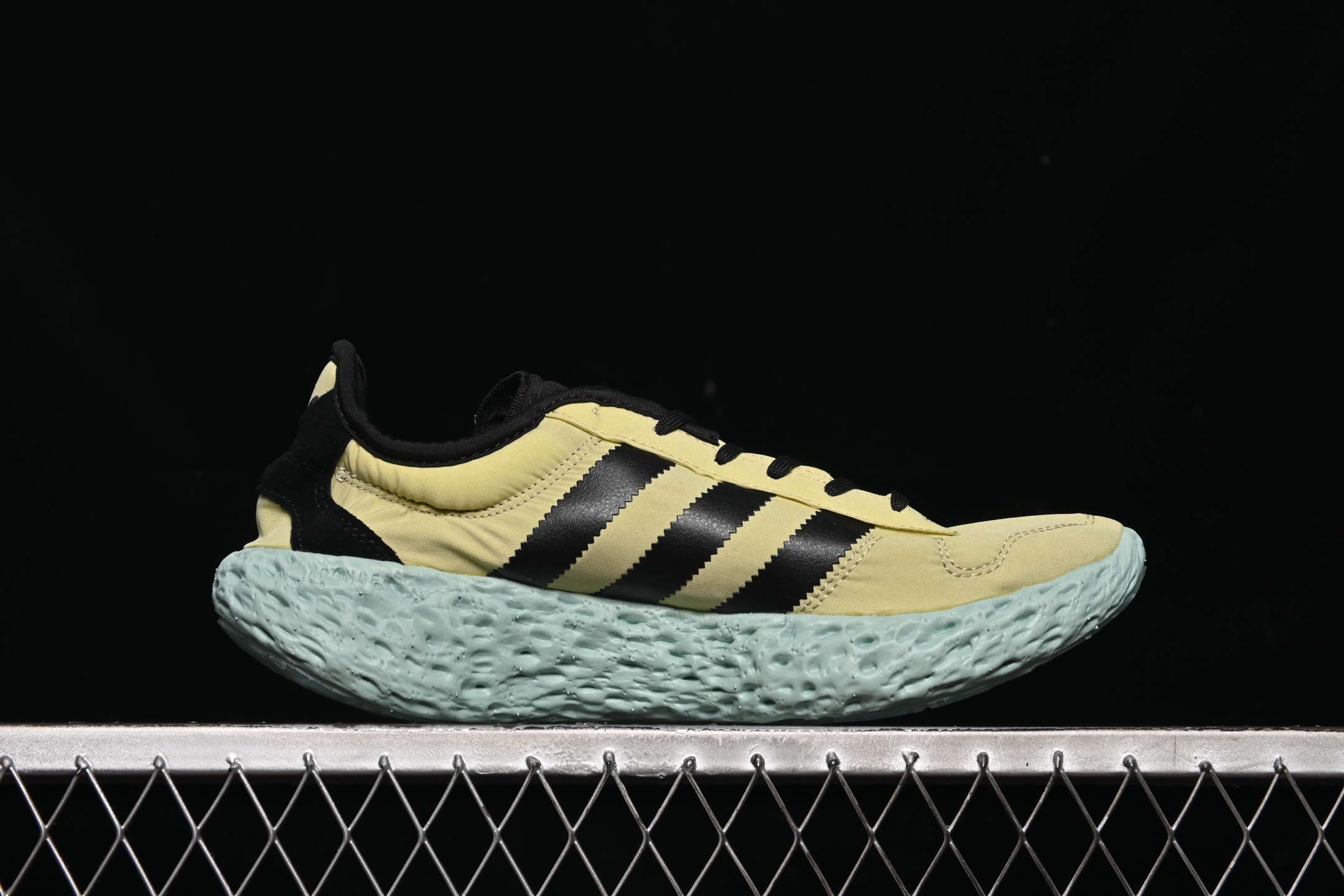 💰190纯原
 Adidas Originals Zponge JH8110 阿迪舒适缓震休闲低帮跑步鞋
尺码：40 40.5 41 42 42.5 43 44 44.5 45 G.C3