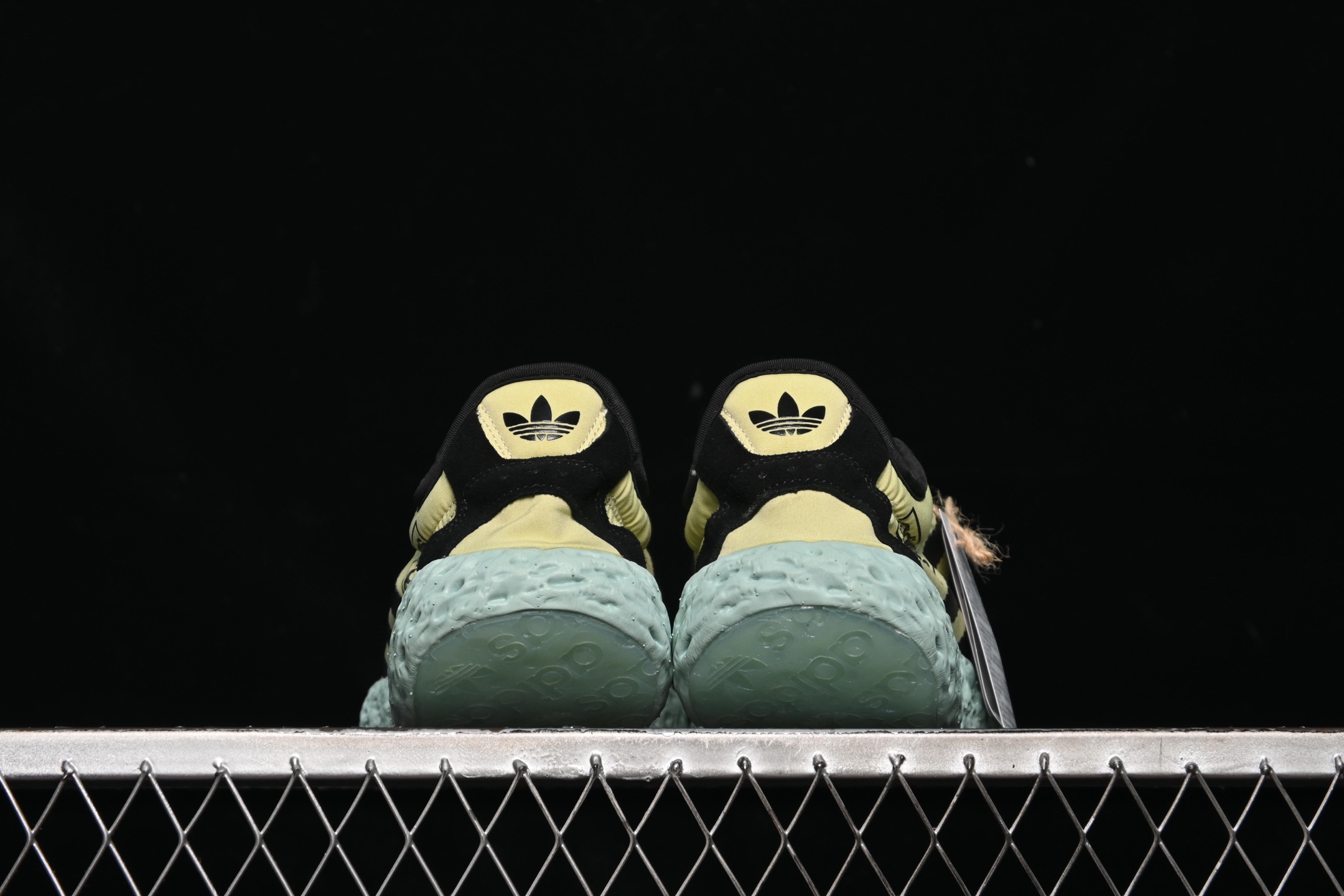 💰190纯原
 Adidas Originals Zponge JH8110 阿迪舒适缓震休闲低帮跑步鞋
尺码：40 40.5 41 42 42.5 43 44 44.5 45 G.C3