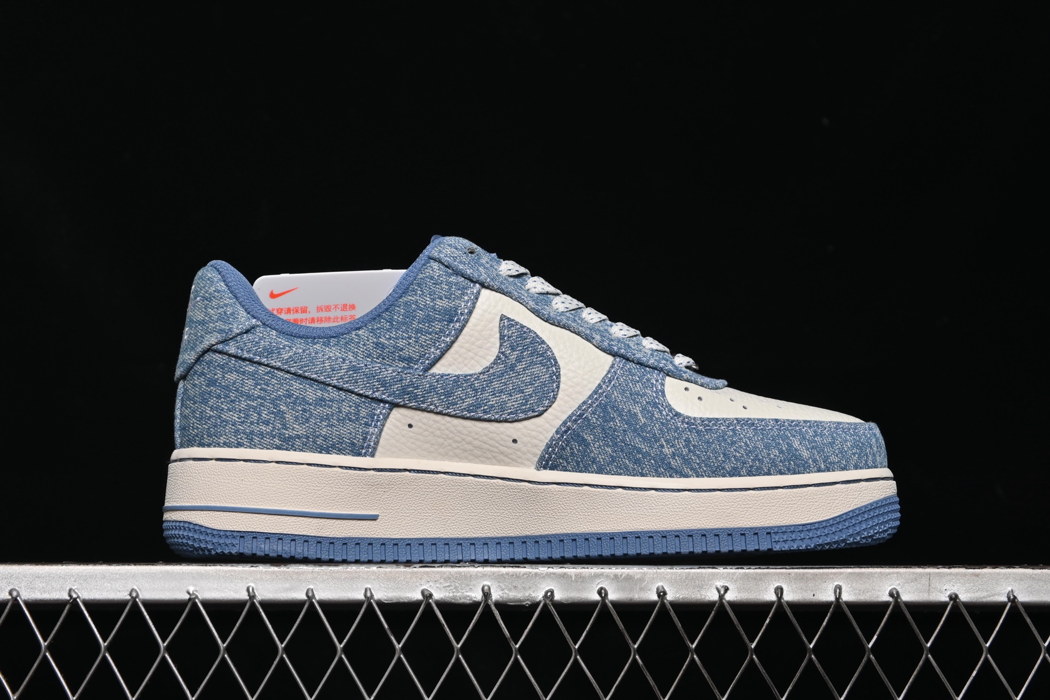 💰280纯原
Nike Air Force 1'07 Low LV联名 冰蓝牛仔 空军一号低帮休闲板鞋 LW9279-021
#原楦头原纸板 原装鞋盒 原厂鞋底 超高清洁度 细节完美
尺码：36 36.5 37.5 38 38.5 39 40 40.5 41 42 42.5 43 44 44.5 45 9.D4