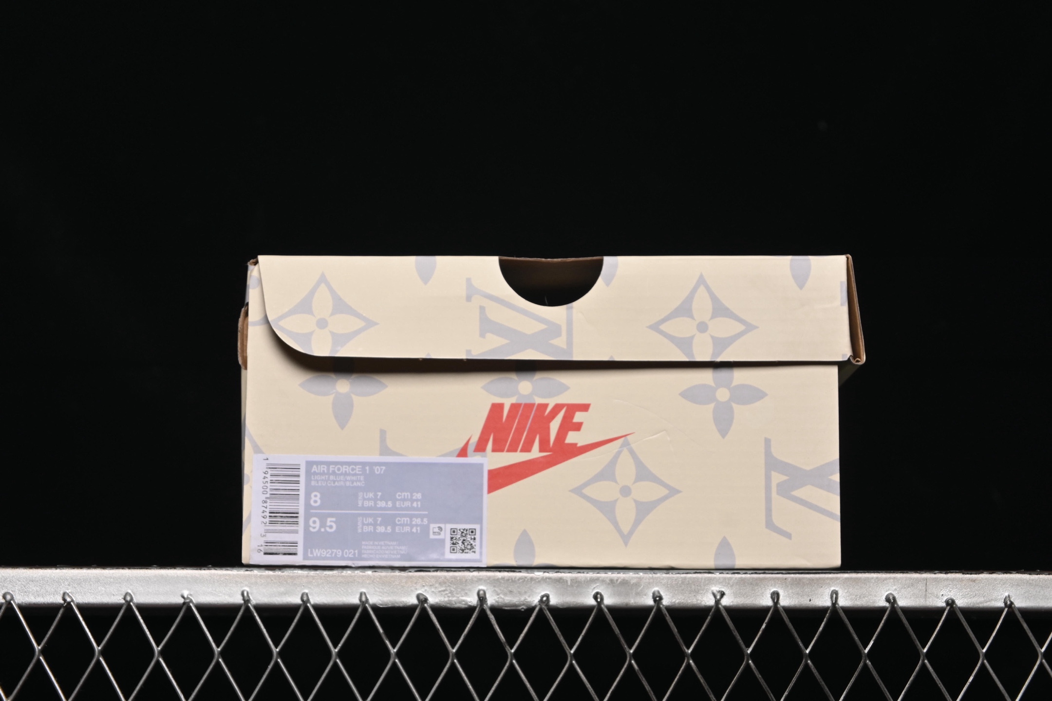 💰280纯原
Nike Air Force 1'07 Low LV联名 冰蓝牛仔 空军一号低帮休闲板鞋 LW9279-021
#原楦头原纸板 原装鞋盒 原厂鞋底 超高清洁度 细节完美
尺码：36 36.5 37.5 38 38.5 39 40 40.5 41 42 42.5 43 44 44.5 45 9.D4