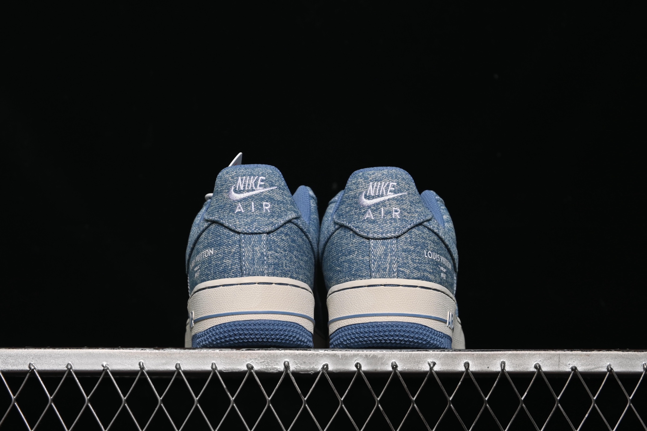 💰280纯原
Nike Air Force 1'07 Low LV联名 冰蓝牛仔 空军一号低帮休闲板鞋 LW9279-021
#原楦头原纸板 原装鞋盒 原厂鞋底 超高清洁度 细节完美
尺码：36 36.5 37.5 38 38.5 39 40 40.5 41 42 42.5 43 44 44.5 45 9.D4