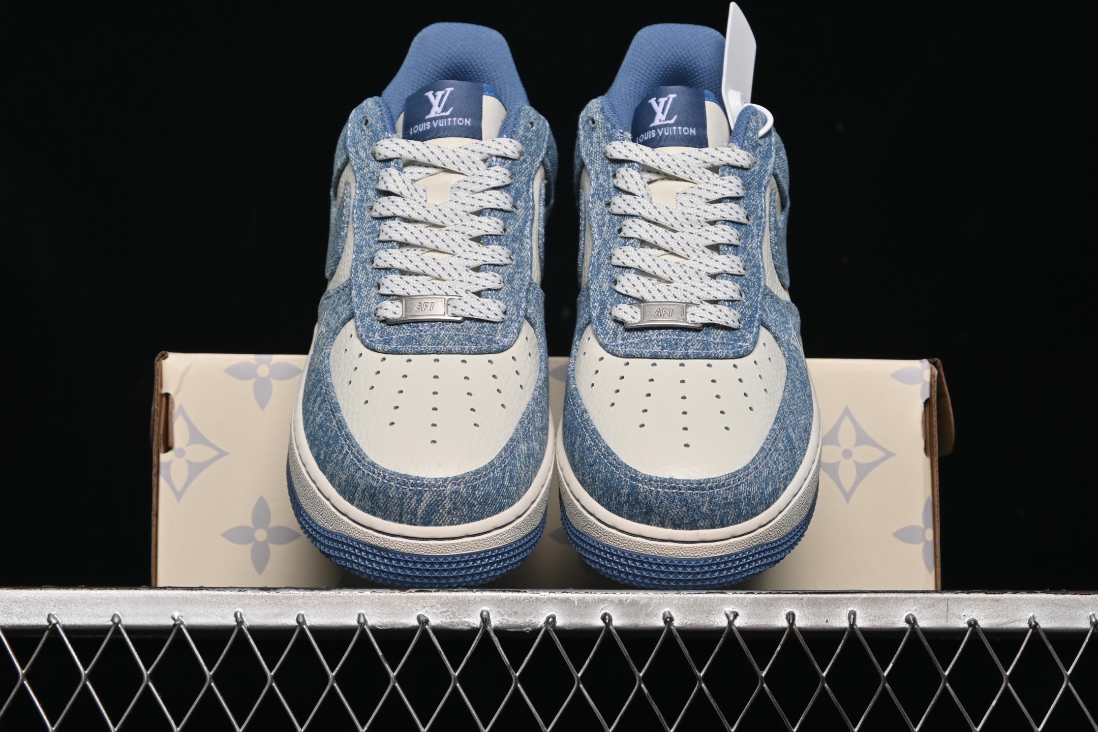 💰280纯原
Nike Air Force 1'07 Low LV联名 冰蓝牛仔 空军一号低帮休闲板鞋 LW9279-021
#原楦头原纸板 原装鞋盒 原厂鞋底 超高清洁度 细节完美
尺码：36 36.5 37.5 38 38.5 39 40 40.5 41 42 42.5 43 44 44.5 45 9.D4