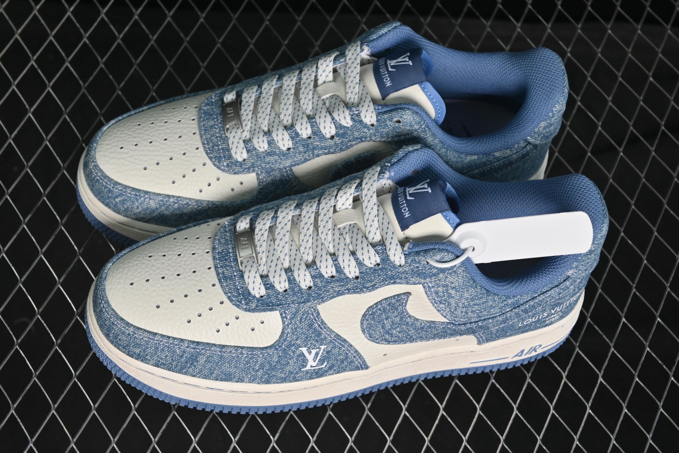 💰280纯原
Nike Air Force 1'07 Low LV联名 冰蓝牛仔 空军一号低帮休闲板鞋 LW9279-021
#原楦头原纸板 原装鞋盒 原厂鞋底 超高清洁度 细节完美
尺码：36 36.5 37.5 38 38.5 39 40 40.5 41 42 42.5 43 44 44.5 45 9.D4