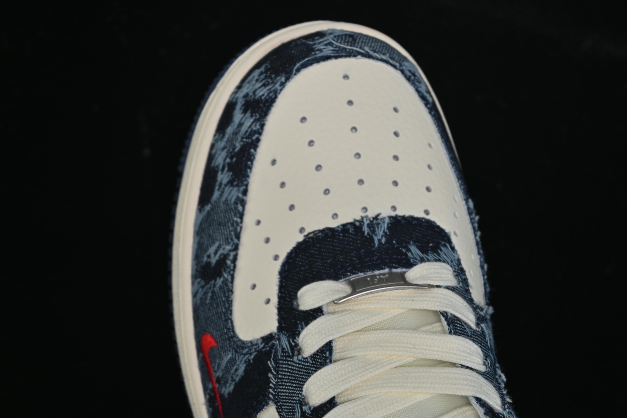 💰300纯原
 Nike Air Force 1'07 Low 斯图西联名 做旧牛仔 空军一号低帮休闲板鞋 XS1958-579
#原楦头原纸板 原装鞋盒 定制五金配件 内置全掌气垫 原厂鞋底 
尺码：36 36.5 37.5 38 38.5 39 40 40.5 41 42 42.5 43 44 44.5 45 9.D4