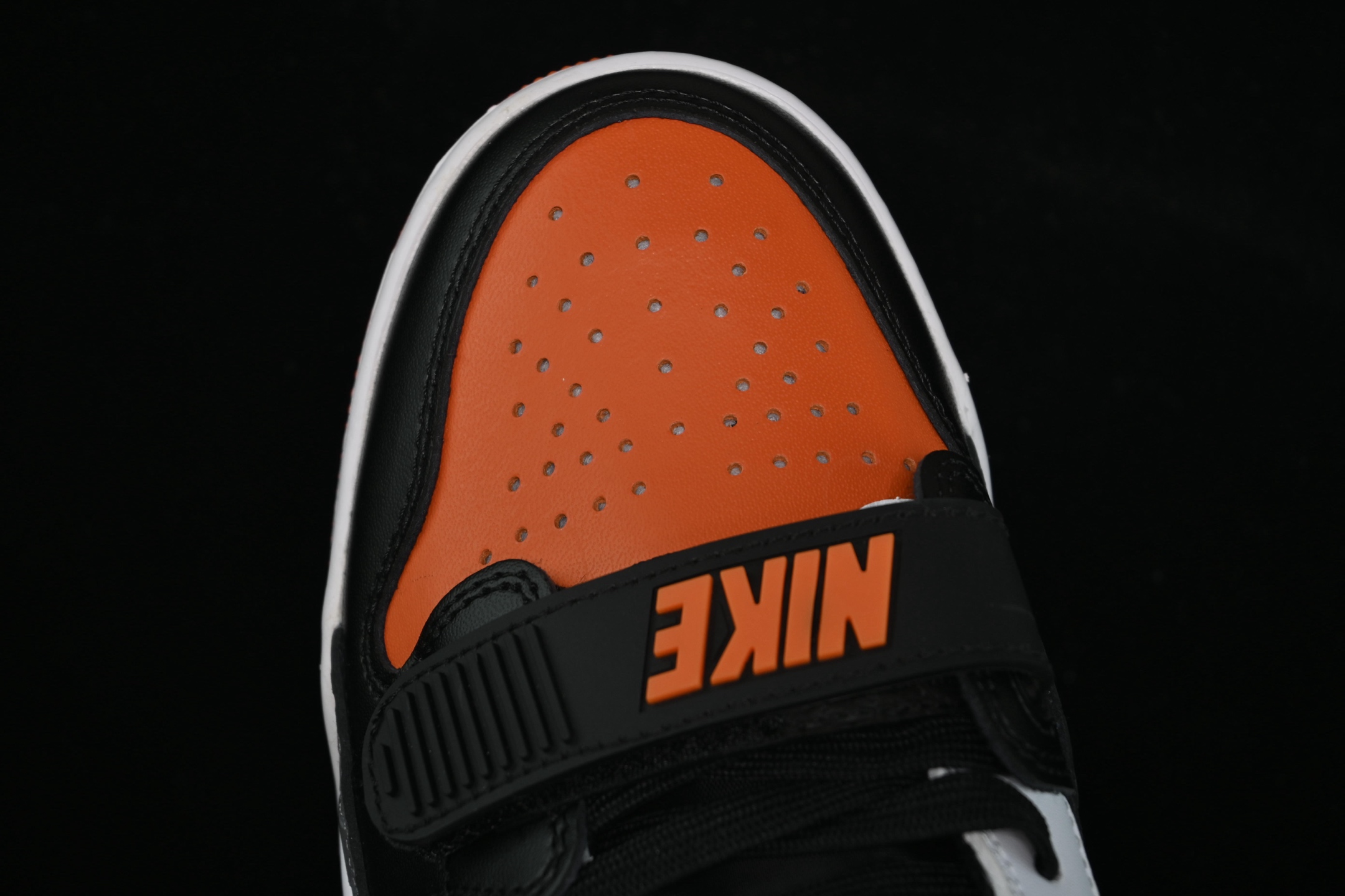 💰240公司级💰280纯原
Air Jordan Legacy 312 Low AJ312 乔312 头层 魔术贴三合一板鞋 CD7069-118
尺码:36 36.5 37.5 38 38.5 39 40 40.5 41 42 42.5 43 44 44.5 45 46 ZZC3
