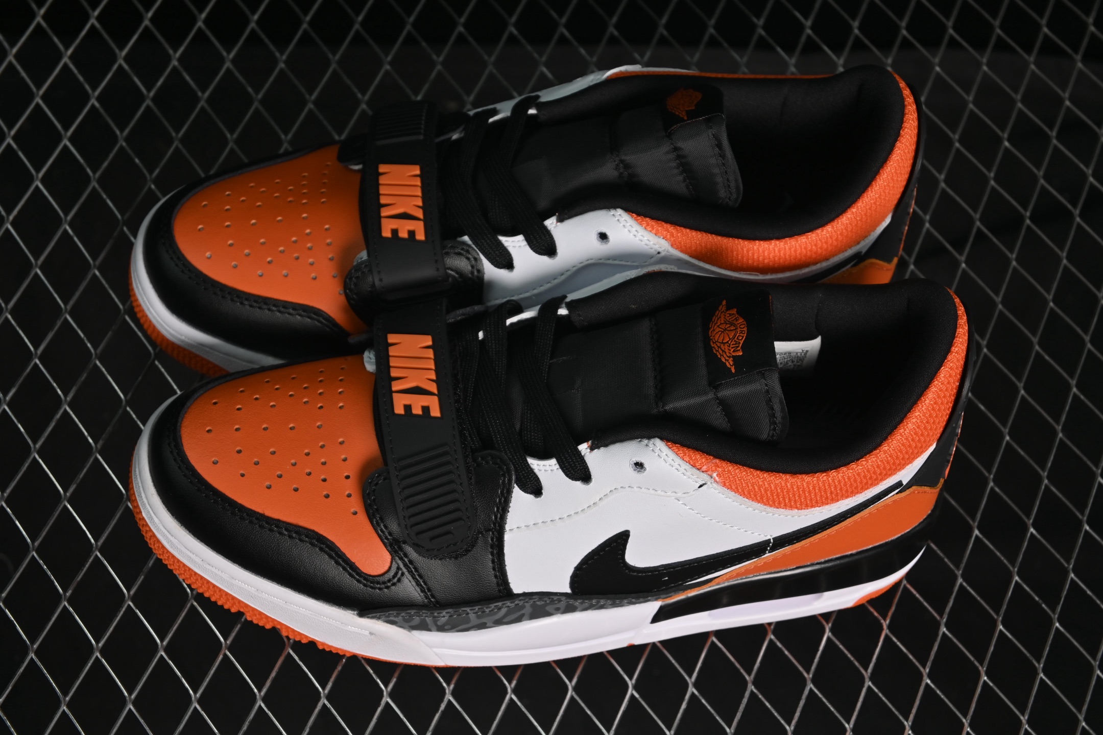 💰240公司级💰280纯原
Air Jordan Legacy 312 Low AJ312 乔312 头层 魔术贴三合一板鞋 CD7069-118
尺码:36 36.5 37.5 38 38.5 39 40 40.5 41 42 42.5 43 44 44.5 45 46 ZZC3