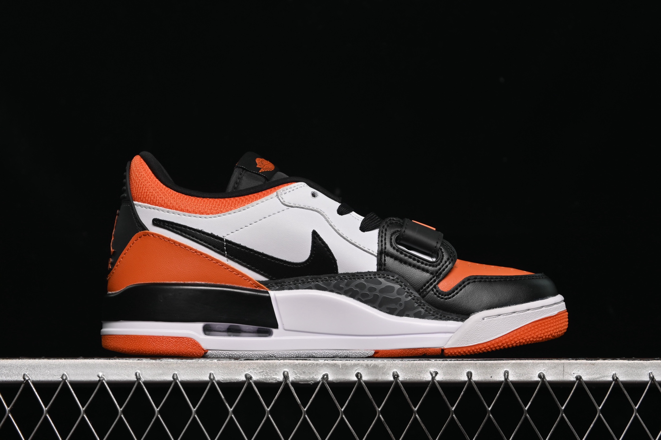 💰240公司级💰280纯原
Air Jordan Legacy 312 Low AJ312 乔312 头层 魔术贴三合一板鞋 CD7069-118
尺码:36 36.5 37.5 38 38.5 39 40 40.5 41 42 42.5 43 44 44.5 45 46 ZZC3