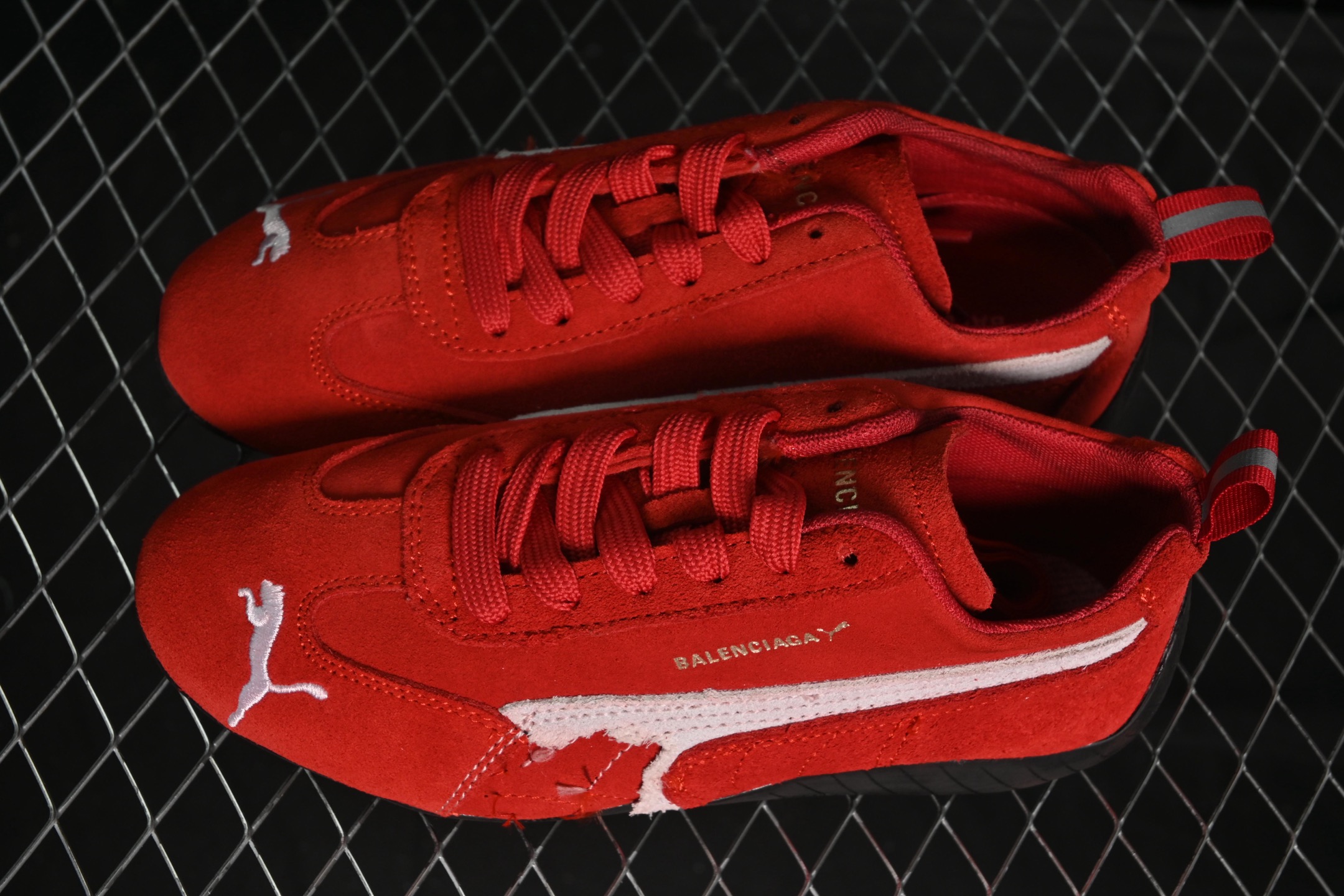 💰240纯原
The Open Product x Puma Speedcat 巴黎世家联名 极速赛车系列彪马低帮生活休闲鞋 406519-03
#注意!!! 注意!!!  此款商标处 线头原版预留 修剪不能退换
尺码：36 37 37.5 38 38.5 39 40 40.5 41 42 42.5 43 44 44.5 45 3.D4