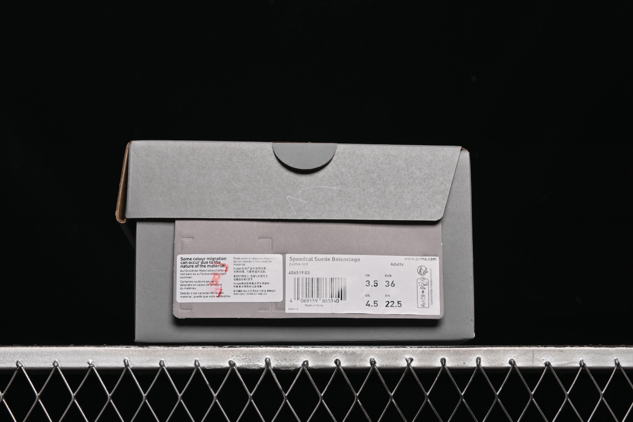 💰240纯原
The Open Product x Puma Speedcat 巴黎世家联名 极速赛车系列彪马低帮生活休闲鞋 406519-03
#注意!!! 注意!!!  此款商标处 线头原版预留 修剪不能退换
尺码：36 37 37.5 38 38.5 39 40 40.5 41 42 42.5 43 44 44.5 45 3.D4