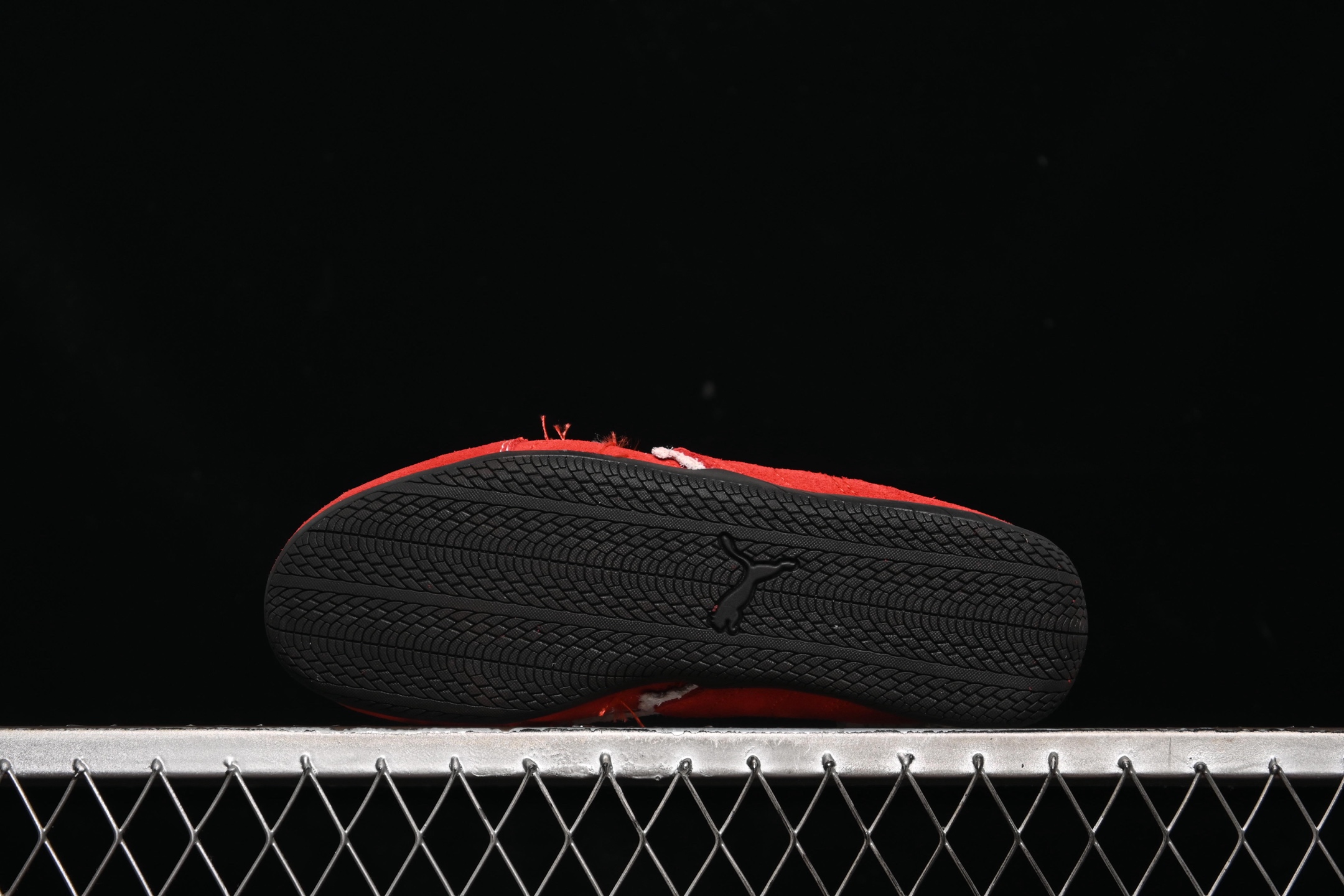 💰240纯原
The Open Product x Puma Speedcat 巴黎世家联名 极速赛车系列彪马低帮生活休闲鞋 406519-03
#注意!!! 注意!!!  此款商标处 线头原版预留 修剪不能退换
尺码：36 37 37.5 38 38.5 39 40 40.5 41 42 42.5 43 44 44.5 45 3.D4