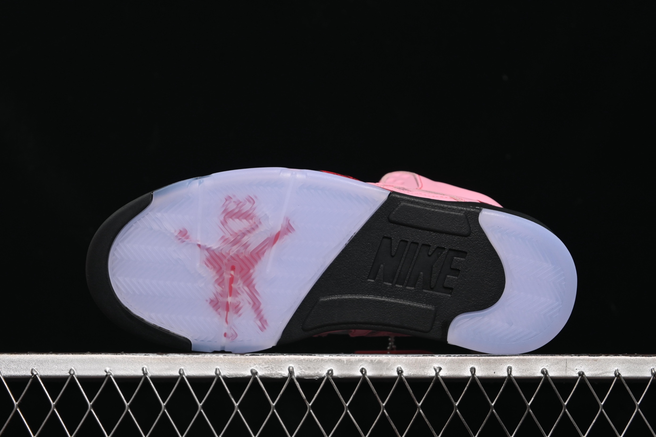 💰520顶级
Awake NY x Air Jordan 5 "Arctic Pink" AJ5 乔5联名款粉色 DV4982-600
#鞋身以鞋身通体采用黑/灰色为主色调呈现,搭配3M反光鞋舌。黑色皮革+白色车线,足够有辨识度同时上脚好打理。
尺码:40 40.5 41 42 42.5 43 44 44.5 45 46 47.5 48.5 B.G7