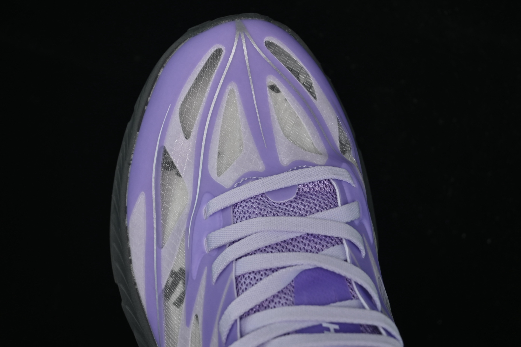 💰240纯原
 Hoka Mafate Speed 4 Lite 马法特四代超轻厚底轻量山地跑步鞋 1168450 SLWS
#轻量化材料Fresh Foam。超轻量中底全部用料过3C认证！ 滚动平衡科技减少33%能量消耗 ！第二代Mafate更是延续精髓设计，并调整了整体的鞋型，修身的鞋型，更加灵巧的感觉一下子来了。外底韧弹感十足的EVA泡绵，结合Vibram橡胶大底，性能稳定输出，无论是平时穿着还是在潮湿的梅雨季节跑步，都是非常优秀的搭配。
尺码：36 36.5 37 38 38.5 39 40 40.5 41 42 42.5 43 44 45 X.D4