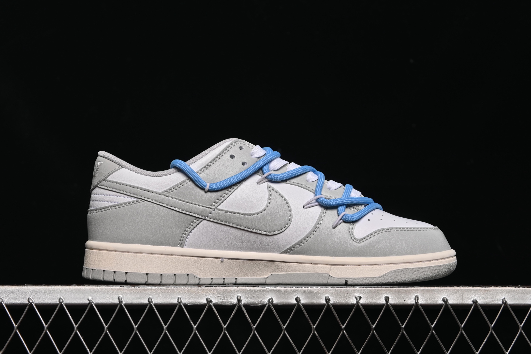  Nike SB Dunk Low 白灰 绑带 低帮休闲板鞋 DD1391-100
尺码：39 40 