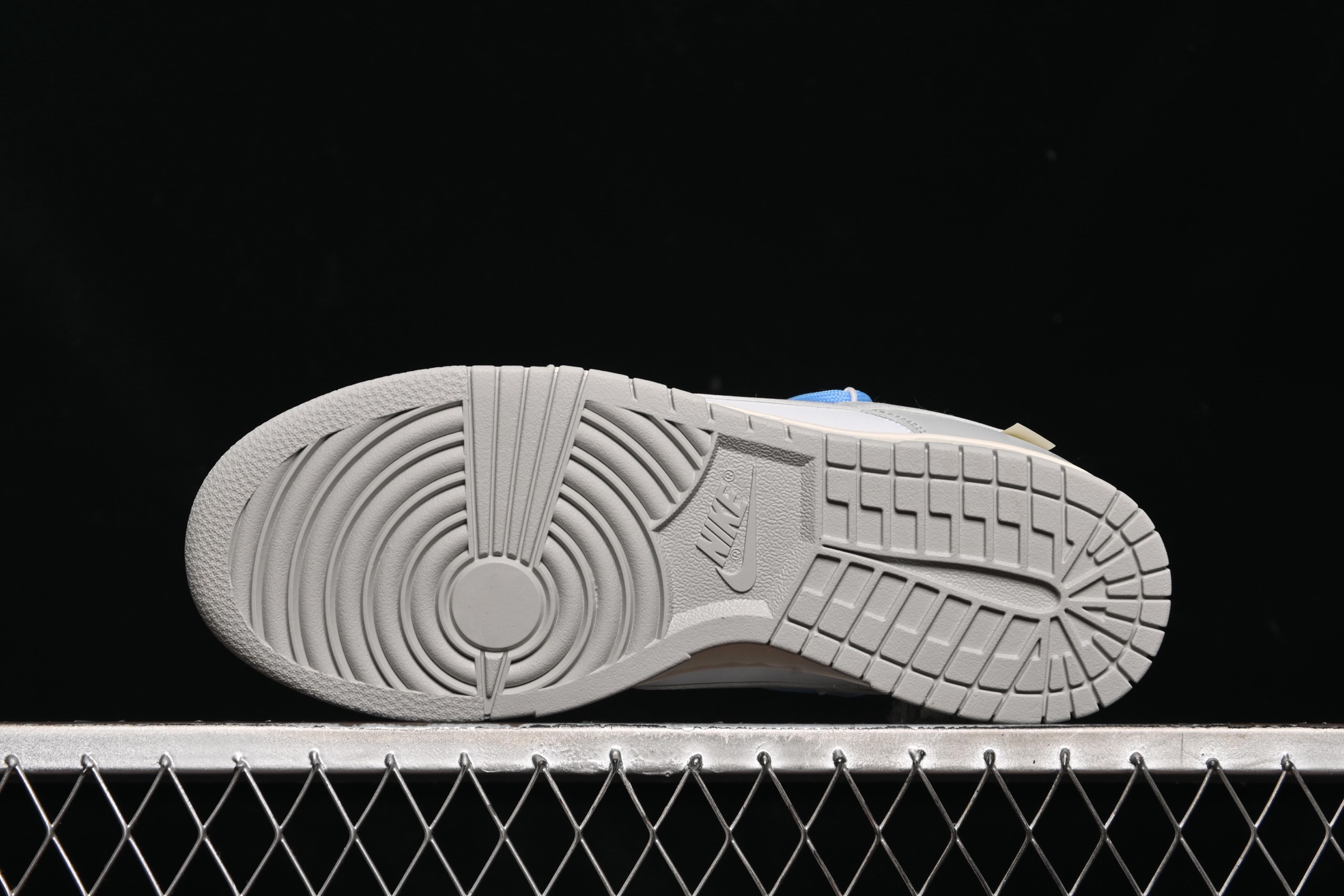  Nike SB Dunk Low 白灰 绑带 低帮休闲板鞋 DD1391-100
尺码：39 40 