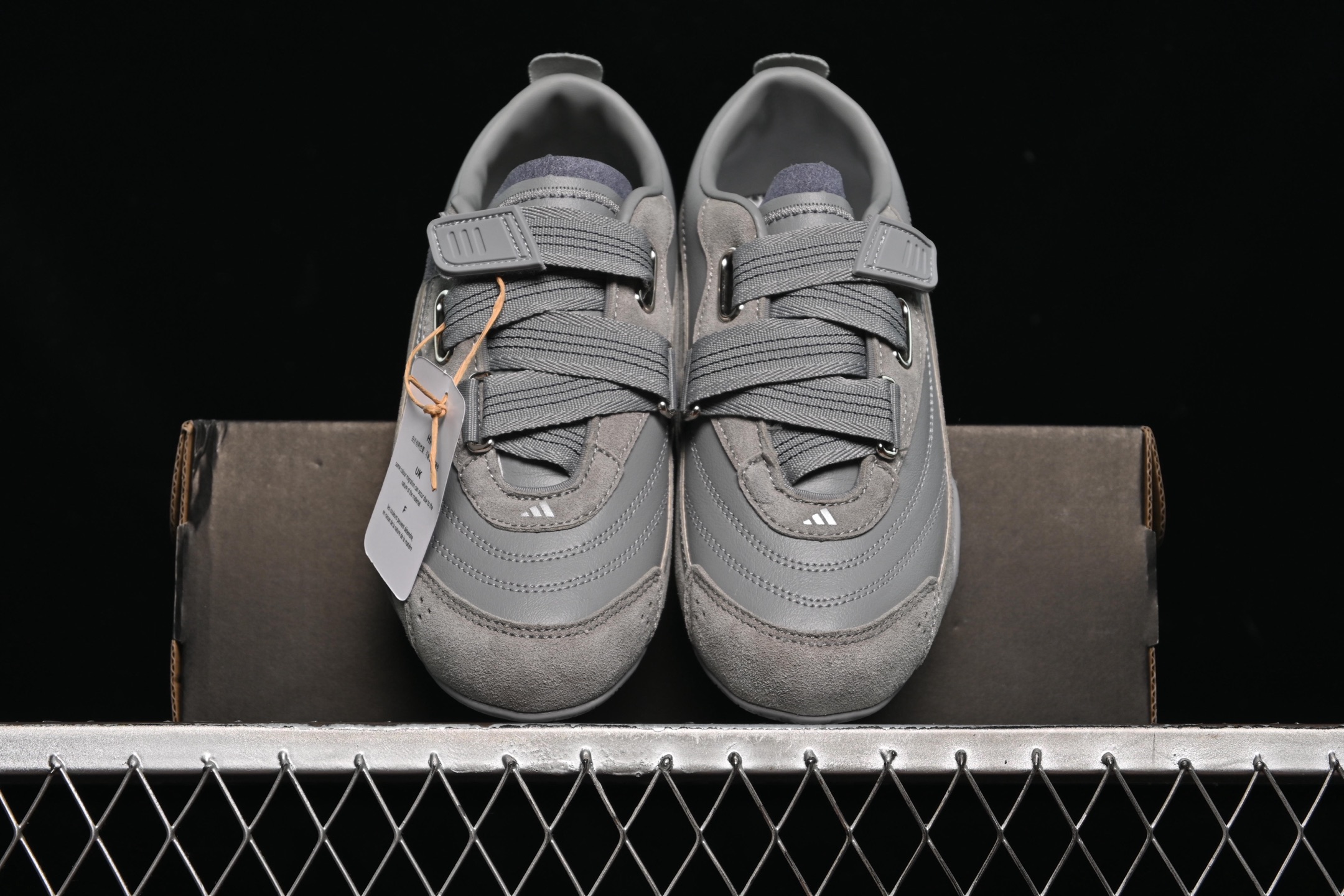 💰220纯原
Adidas Urban Reverie JQ9391 阿迪舒适时尚魔术贴防滑耐磨生活休闲鞋
尺码：36 36.5 37 38 38.5 39 40 40.5 41 42 42.5 43 44 44.5 45 7+C3