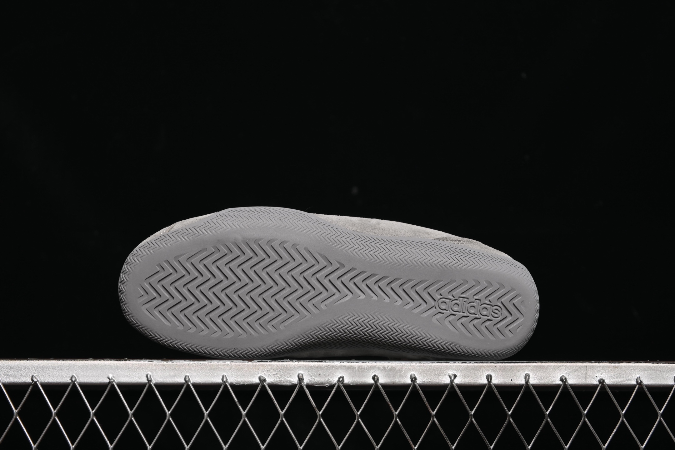 💰220纯原
Adidas Urban Reverie JQ9391 阿迪舒适时尚魔术贴防滑耐磨生活休闲鞋
尺码：36 36.5 37 38 38.5 39 40 40.5 41 42 42.5 43 44 44.5 45 7+C3