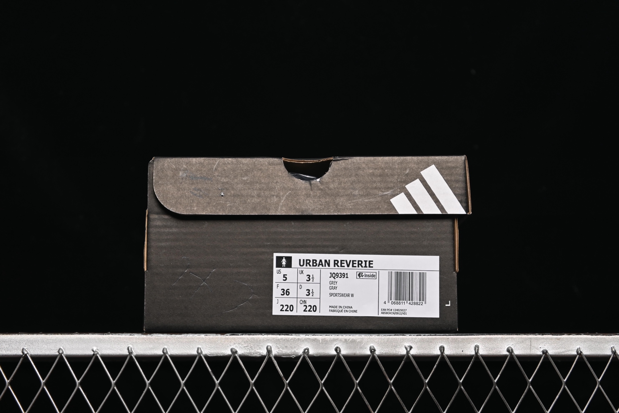 💰220纯原
Adidas Urban Reverie JQ9391 阿迪舒适时尚魔术贴防滑耐磨生活休闲鞋
尺码：36 36.5 37 38 38.5 39 40 40.5 41 42 42.5 43 44 44.5 45 7+C3