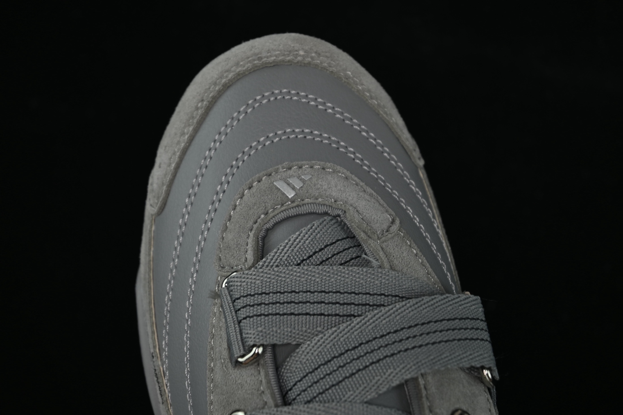 💰220纯原
Adidas Urban Reverie JQ9391 阿迪舒适时尚魔术贴防滑耐磨生活休闲鞋
尺码：36 36.5 37 38 38.5 39 40 40.5 41 42 42.5 43 44 44.5 45 7+C3