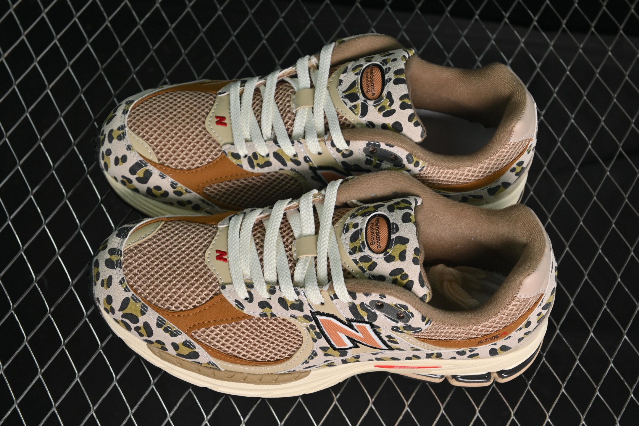 💰220纯原
New Balance 2002系列 复古休闲跑步鞋 U2002RCP
#鞋款延续了经典科技,升级版N-ERGY缓震物料机能与材质上脚太舒适了,鞋面的柔软麂皮搭配尼龙网布,特别透气而且还复古感,不管是搭配牛仔裤还工装裤都是百搭!
尺码:36 37 37.5 38 38.5 39 40 40.5 41 42 42.5 43 44 44.5 45 N.C3
