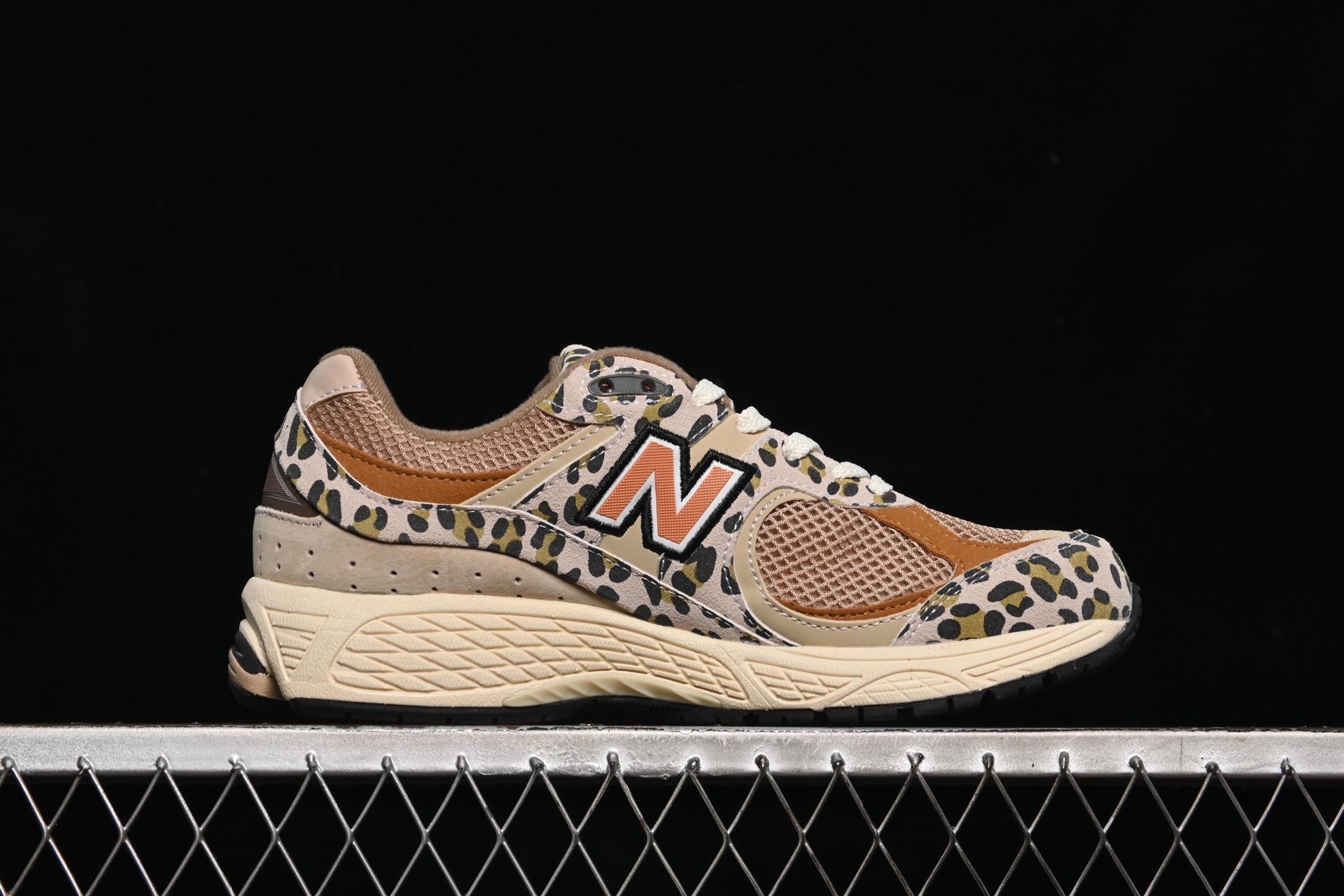💰220纯原
New Balance 2002系列 复古休闲跑步鞋 U2002RCP
#鞋款延续了经典科技,升级版N-ERGY缓震物料机能与材质上脚太舒适了,鞋面的柔软麂皮搭配尼龙网布,特别透气而且还复古感,不管是搭配牛仔裤还工装裤都是百搭!
尺码:36 37 37.5 38 38.5 39 40 40.5 41 42 42.5 43 44 44.5 45 N.C3