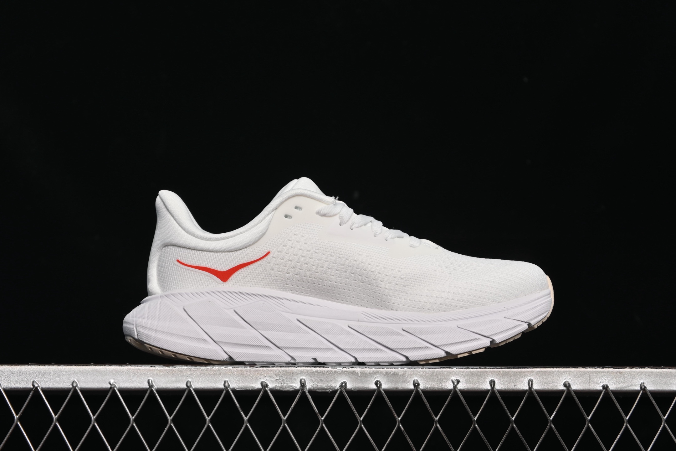 💰220纯原
Hoka Arahi 7 阿拉希7舒适稳定跑步鞋 1147851 BSG
#鞋款采用J-Frame 中底,加强支撑足底内侧,搭配区域透气平织网布鞋面,达到稳定支撑与轻巧舒适的完美平衡
尺码:36 36.5 37 38 38.5 39 40 N.D4