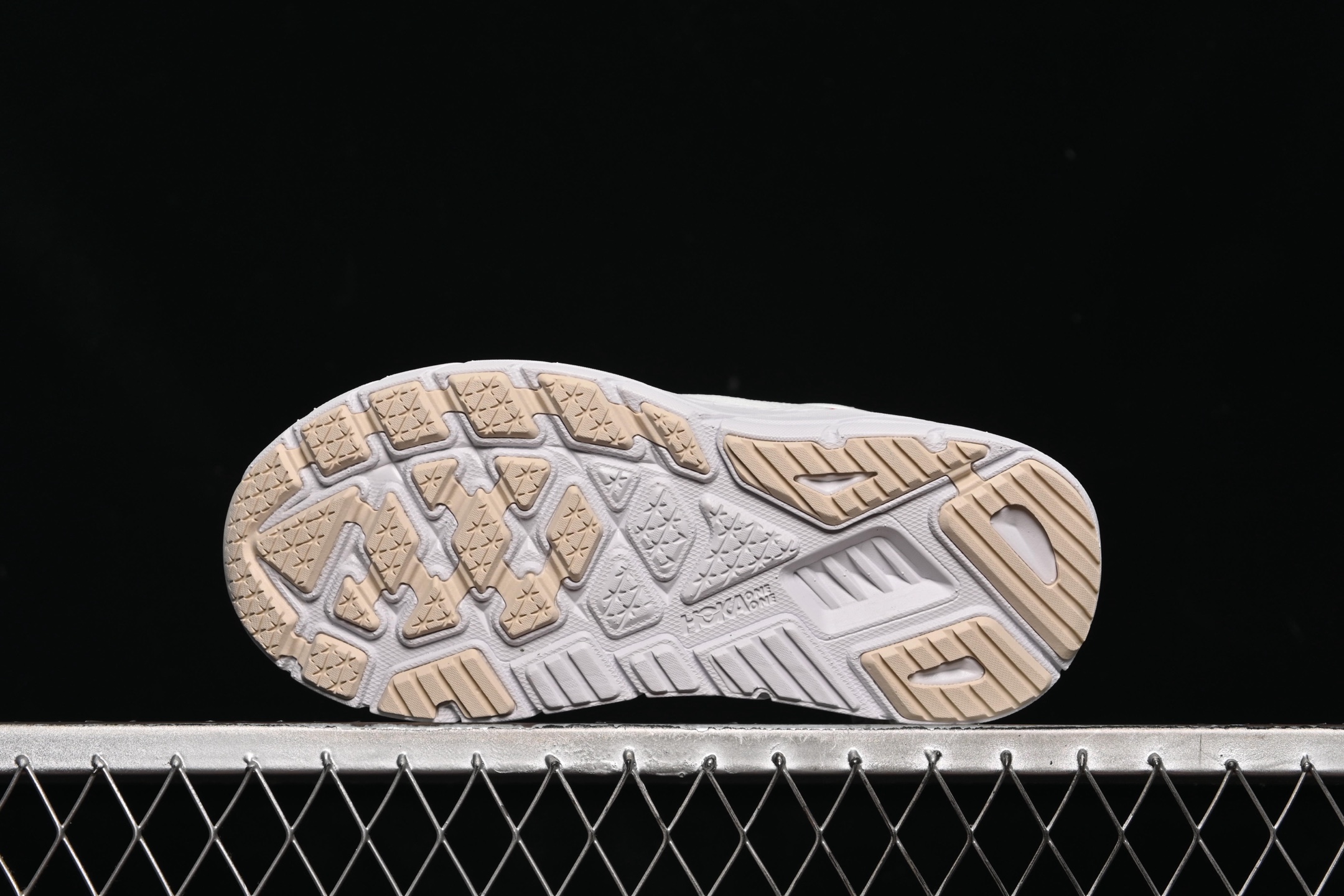 💰220纯原
Hoka Arahi 7 阿拉希7舒适稳定跑步鞋 1147851 BSG
#鞋款采用J-Frame 中底,加强支撑足底内侧,搭配区域透气平织网布鞋面,达到稳定支撑与轻巧舒适的完美平衡
尺码:36 36.5 37 38 38.5 39 40 N.D4