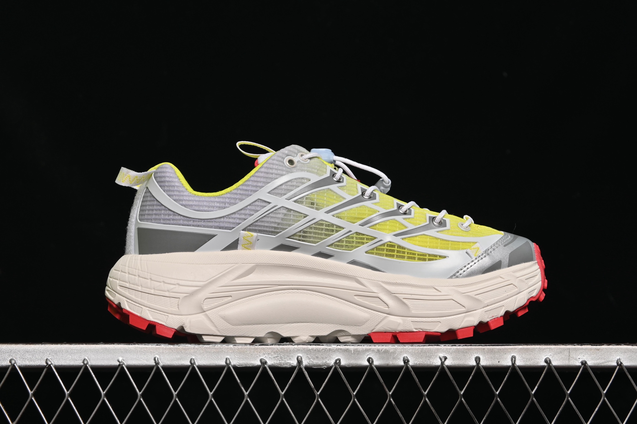 💰220纯原
Hoka Mafate Three 2 马法特二代超轻厚底轻量山地跑步鞋 1153931 WNN
#轻量化材料Fresh Foam。超轻量中底全部用料过3C认证! 滚动平衡科技减少33%能量消耗 !第二代Mafate更是延续精髓设计,并调整了整体的鞋型,修身的鞋型,更加灵巧的感觉一下子来了。外底韧弹感十足的EVA泡绵,结合Vibram橡胶大底,性能稳定输出,无论是平时穿着还是在潮湿的梅雨季节跑步,都是非常优秀的搭配。
尺码:36 36.5 37 38 38.5 39 40 40.5 41 42 42.5 43 44 45 N.D4