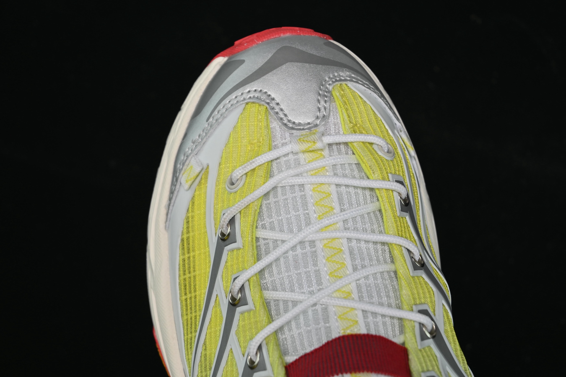 💰220纯原
Hoka Mafate Three 2 马法特二代超轻厚底轻量山地跑步鞋 1153931 WNN
#轻量化材料Fresh Foam。超轻量中底全部用料过3C认证! 滚动平衡科技减少33%能量消耗 !第二代Mafate更是延续精髓设计,并调整了整体的鞋型,修身的鞋型,更加灵巧的感觉一下子来了。外底韧弹感十足的EVA泡绵,结合Vibram橡胶大底,性能稳定输出,无论是平时穿着还是在潮湿的梅雨季节跑步,都是非常优秀的搭配。
尺码:36 36.5 37 38 38.5 39 40 40.5 41 42 42.5 43 44 45 N.D4