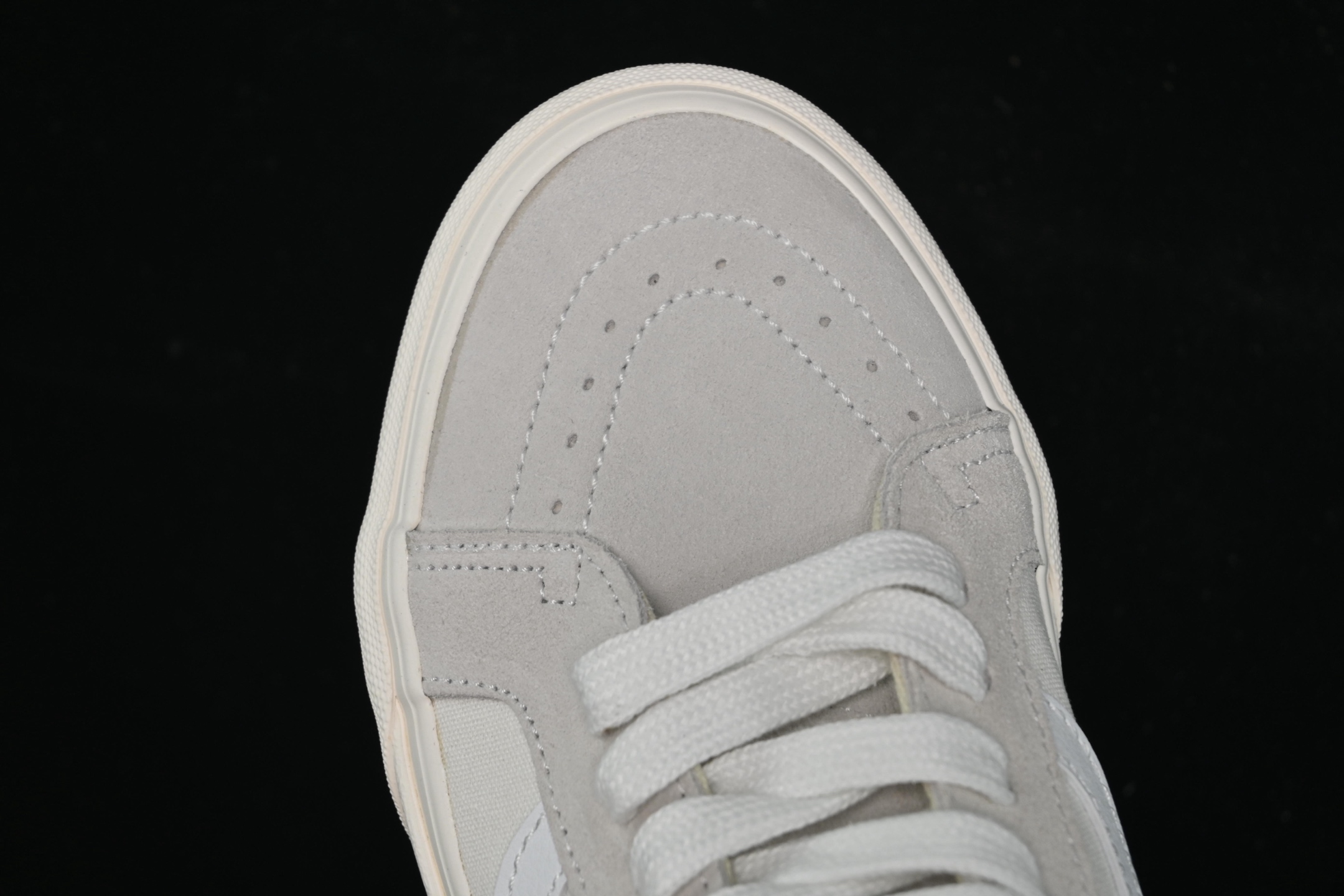 💰150纯原
 Vans Sk8-Low 万斯白色防滑休闲滑板鞋 VN0A4UUK2V4
#工艺：硫化1:1（重量1:1、真标、原钢印、材质标、鞋型标、合格证）
尺码：35 36 36.5 37 38 38.5 39 40 40.5 41 42 42.5 43 44 M.C3