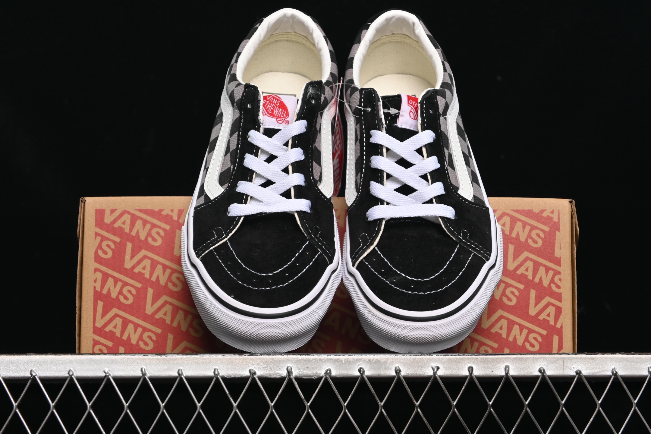 💰150纯原
 Vans Sk8-Low 万斯棋盘格防滑休闲滑板鞋 VN0006GYBLK
#工艺：硫化1:1（重量1:1、真标、原钢印、材质标、鞋型标、合格证）
尺码：35 36 36.5 37 38 38.5 39 40 40.5 41 42 42.5 43 44 M.C3