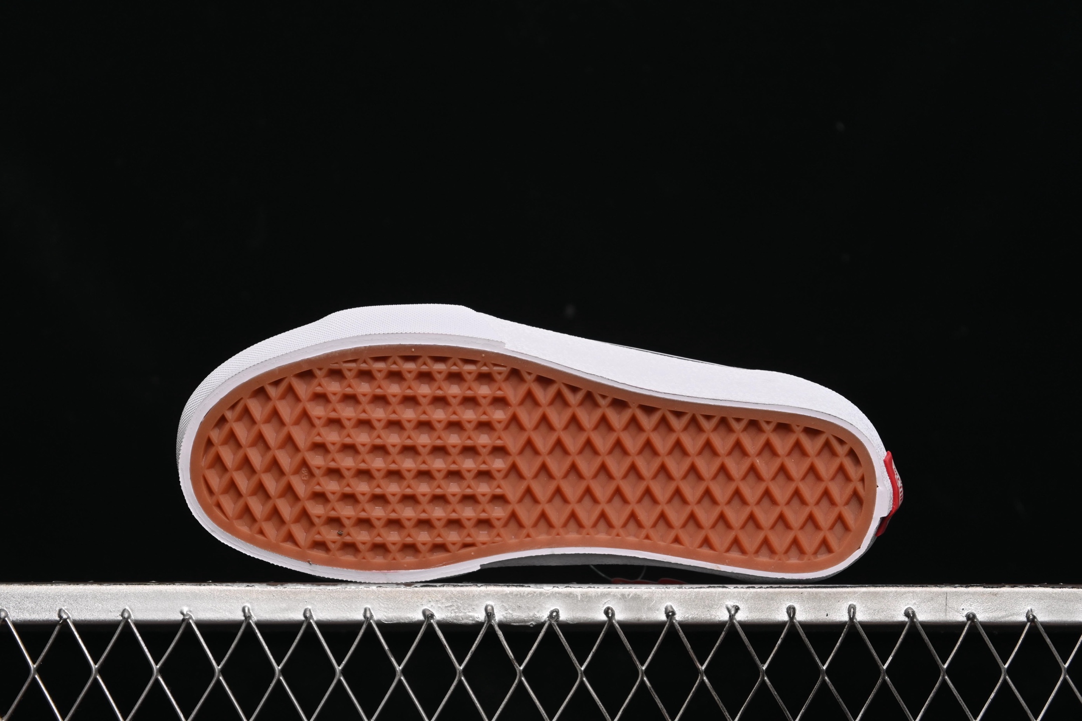 💰150纯原
 Vans Sk8-Low 万斯棋盘格防滑休闲滑板鞋 VN0006GYBLK
#工艺：硫化1:1（重量1:1、真标、原钢印、材质标、鞋型标、合格证）
尺码：35 36 36.5 37 38 38.5 39 40 40.5 41 42 42.5 43 44 M.C3