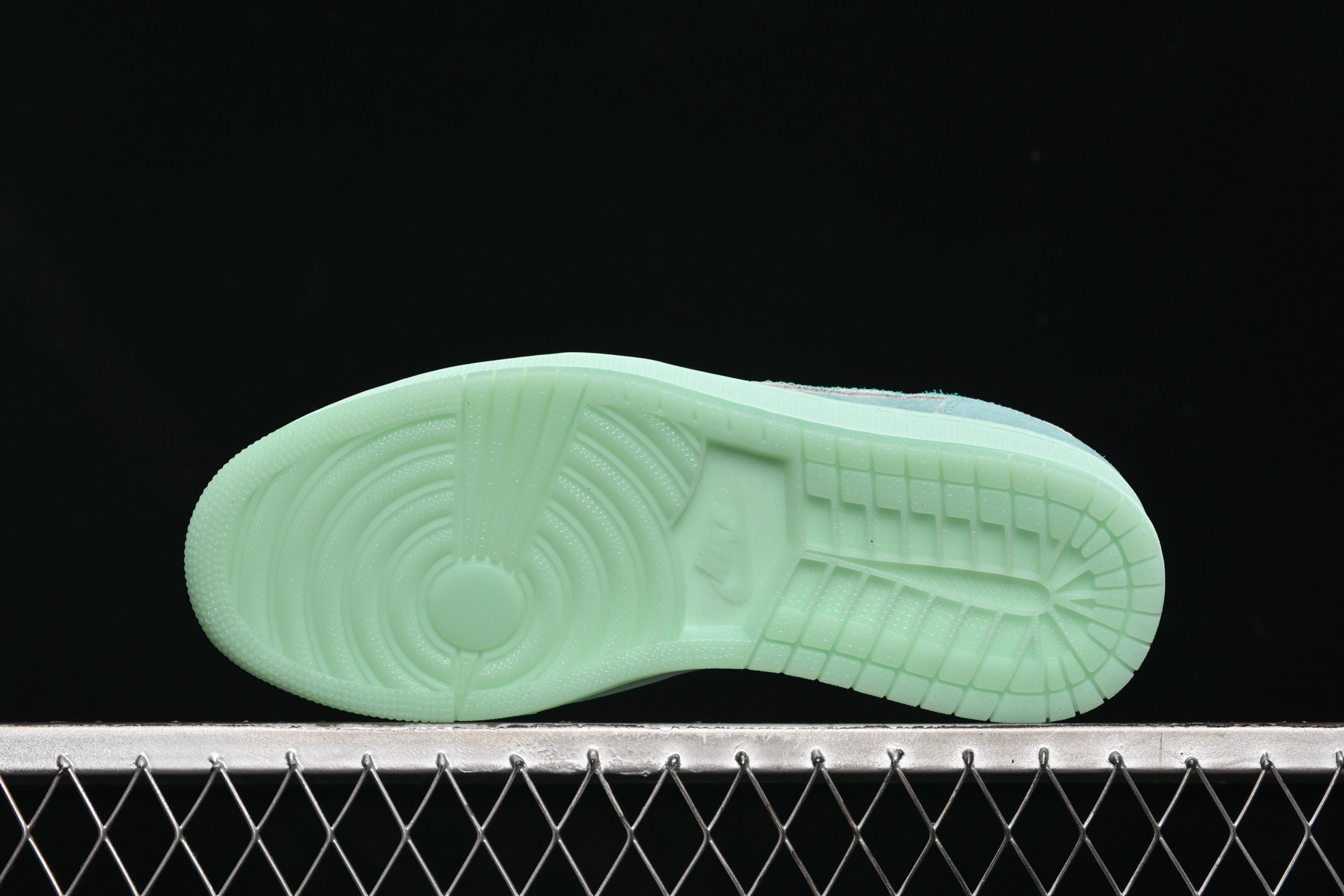 💰160真标💰200公司级💰240纯原
Air Jordan 1 Low "Washed Teal" AJ1 乔1水洗青釉 低帮文化休闲板鞋 HQ8111-300
#配色在经典鞋型上进行精致演绎,融入现代元素,采用清凉容柔和的水洗青釉配色,再加上高热度的低帮廓形,想必在夏日会有很大的吸引力。
尺码:36 36.5 37.5 38 38.5 39 40 40.5 41 42 42.5 43 44 44.5 45 46 ZZC3