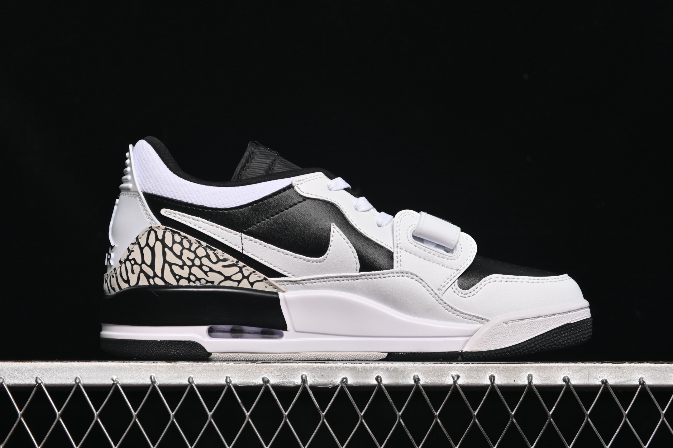 💰200真标💰240公司级💰280纯原
 Air Jordan Legacy 312 Low AJ312 乔312 头层 魔术贴三合一板鞋 CD7069-111
尺码：36 36.5 37.5 38 38.5 39 40 40.5 41 42 42.5 43 44 44.5 45 46 ZZC3