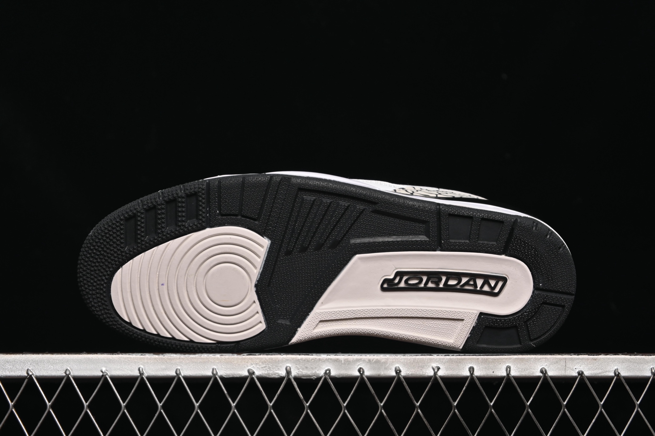 💰200真标💰240公司级💰280纯原
 Air Jordan Legacy 312 Low AJ312 乔312 头层 魔术贴三合一板鞋 CD7069-111
尺码：36 36.5 37.5 38 38.5 39 40 40.5 41 42 42.5 43 44 44.5 45 46 ZZC3