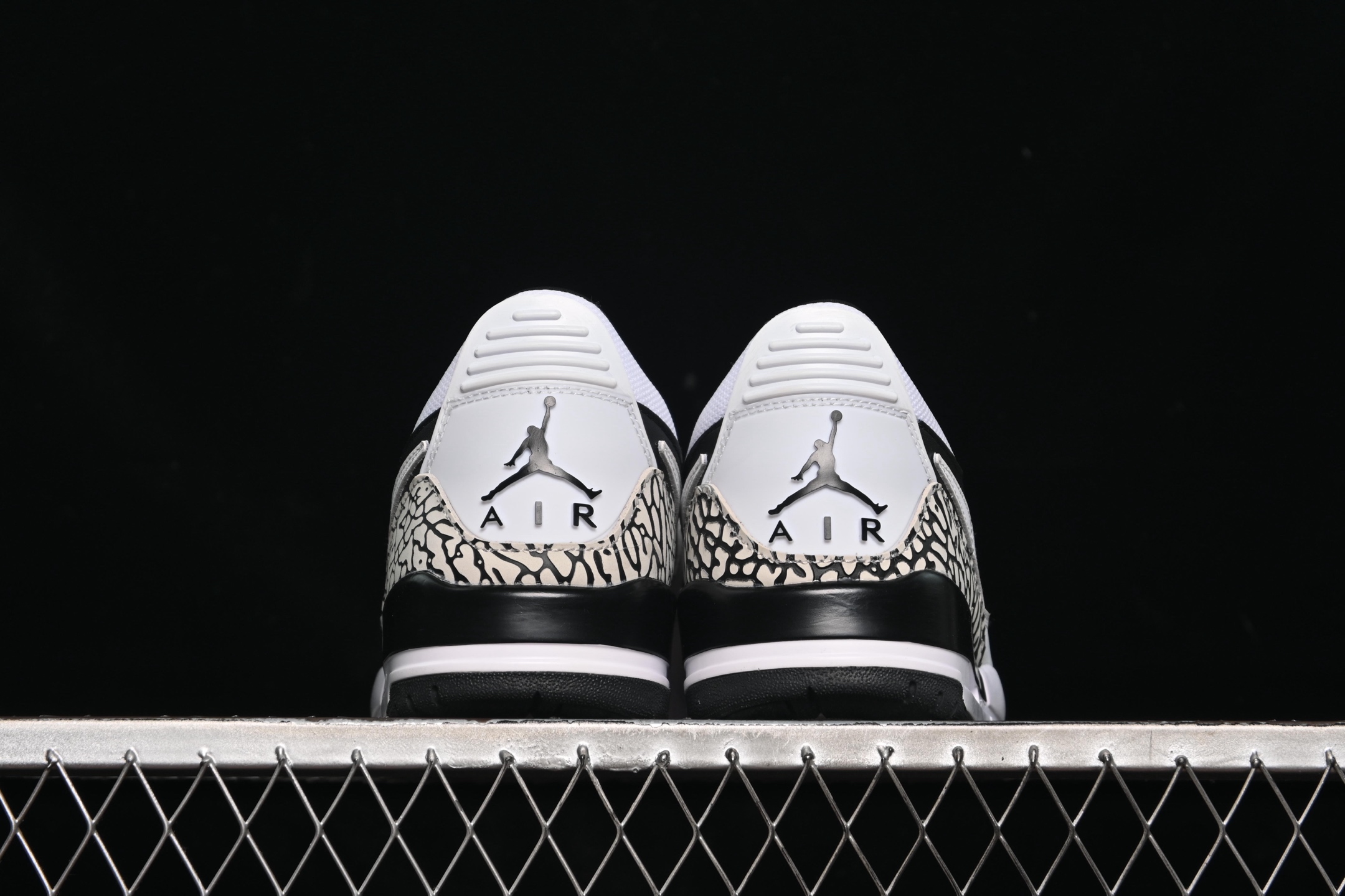 💰200真标💰240公司级💰280纯原
 Air Jordan Legacy 312 Low AJ312 乔312 头层 魔术贴三合一板鞋 CD7069-111
尺码：36 36.5 37.5 38 38.5 39 40 40.5 41 42 42.5 43 44 44.5 45 46 ZZC3
