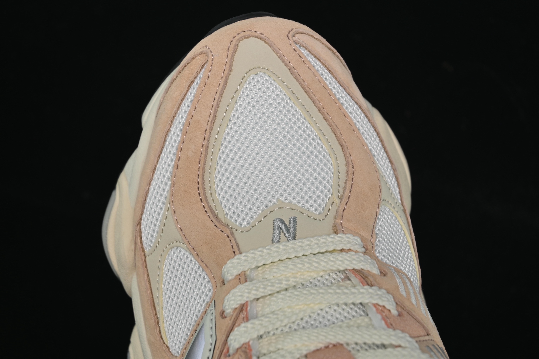 💰190纯原
New Balance NB9060 复古休闲运动慢跑鞋 U9060WNA
#最强性价版 采用大面积网眼以及麂皮材质覆盖鞋身,还原经典气质。搭载ABZORB避震科技,由泡沫聚酯制成,上脚可以有效减少由鞋底反弹对身体及双腿的冲击力
尺码:36 37 37.5 38 38.5 39 40 40.5 41 42 42.5 43 44 44.5 45 46.5 F.C3