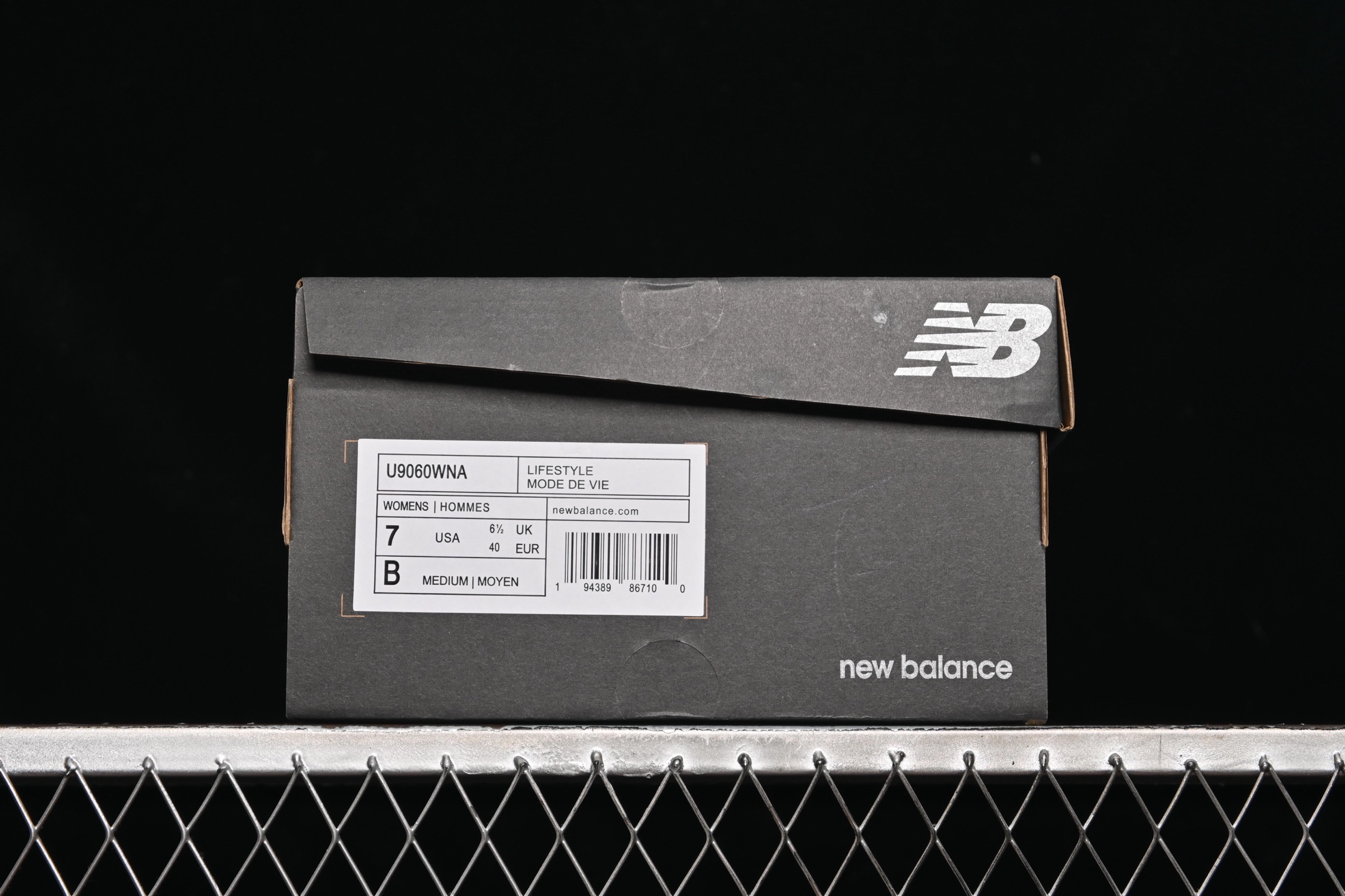 💰190纯原
New Balance NB9060 复古休闲运动慢跑鞋 U9060WNA
#最强性价版 采用大面积网眼以及麂皮材质覆盖鞋身,还原经典气质。搭载ABZORB避震科技,由泡沫聚酯制成,上脚可以有效减少由鞋底反弹对身体及双腿的冲击力
尺码:36 37 37.5 38 38.5 39 40 40.5 41 42 42.5 43 44 44.5 45 46.5 F.C3