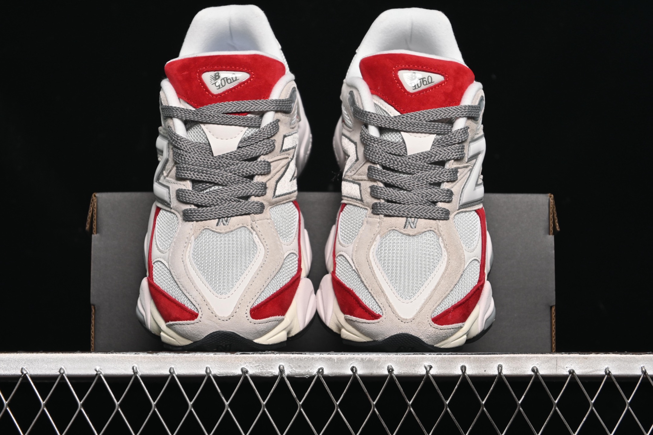 💰190纯原
New Balance NB9060 复古休闲运动慢跑鞋 U9060JBE
#最强性价版 采用大面积网眼以及麂皮材质覆盖鞋身,还原经典气质。搭载ABZORB避震科技,由泡沫聚酯制成,上脚可以有效减少由鞋底反弹对身体及双腿的冲击力
尺码:36 37 37.5 38 38.5 39 40 40.5 41 42 42.5 43 44 44.5 45 46.5 F.C3