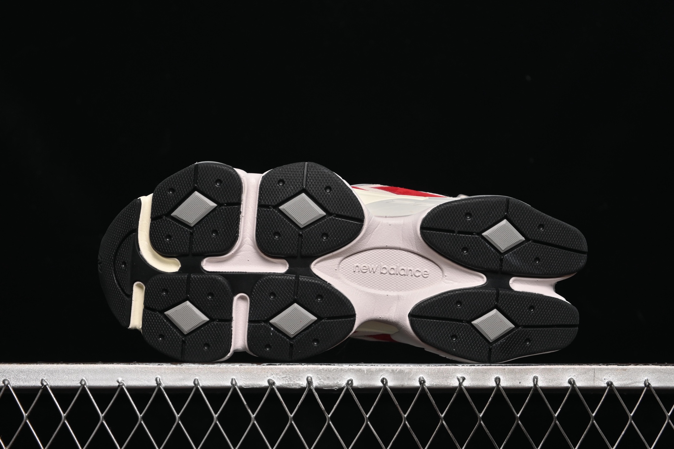 💰190纯原
New Balance NB9060 复古休闲运动慢跑鞋 U9060JBE
#最强性价版 采用大面积网眼以及麂皮材质覆盖鞋身,还原经典气质。搭载ABZORB避震科技,由泡沫聚酯制成,上脚可以有效减少由鞋底反弹对身体及双腿的冲击力
尺码:36 37 37.5 38 38.5 39 40 40.5 41 42 42.5 43 44 44.5 45 46.5 F.C3