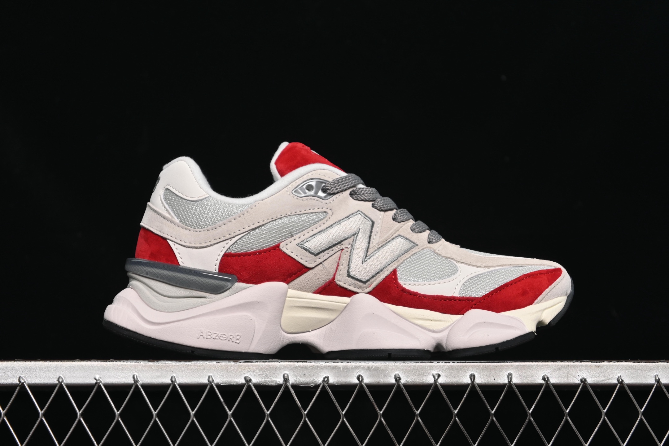 💰190纯原
New Balance NB9060 复古休闲运动慢跑鞋 U9060JBE
#最强性价版 采用大面积网眼以及麂皮材质覆盖鞋身,还原经典气质。搭载ABZORB避震科技,由泡沫聚酯制成,上脚可以有效减少由鞋底反弹对身体及双腿的冲击力
尺码:36 37 37.5 38 38.5 39 40 40.5 41 42 42.5 43 44 44.5 45 46.5 F.C3