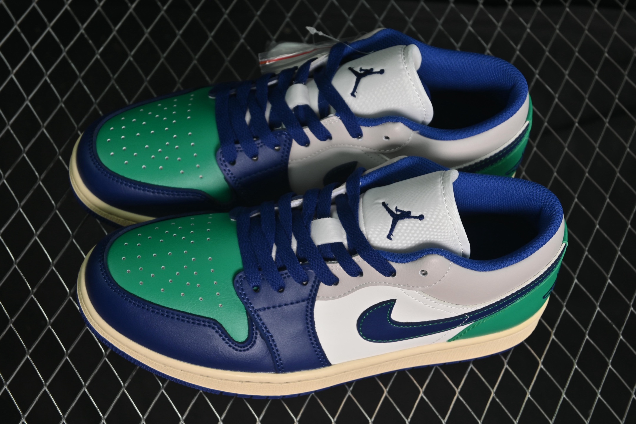 💰160真标💰200公司级💰240纯原
 Air Jordan 1 Low AJ1 乔1蓝绿拼色 低帮文化休闲板鞋 553558-147
尺码：36 36.5 37.5 38 38.5 39 40 40.5 41 42 42.5 43 44 44.5 45 46 ZZC3