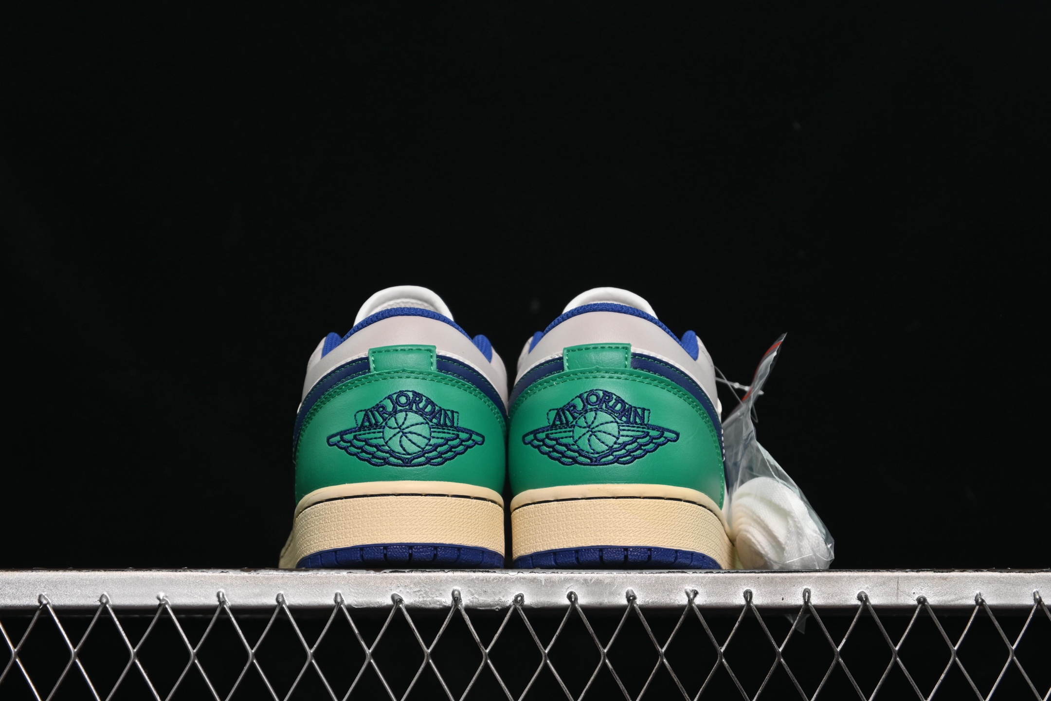 💰160真标💰200公司级💰240纯原
 Air Jordan 1 Low AJ1 乔1蓝绿拼色 低帮文化休闲板鞋 553558-147
尺码：36 36.5 37.5 38 38.5 39 40 40.5 41 42 42.5 43 44 44.5 45 46 ZZC3