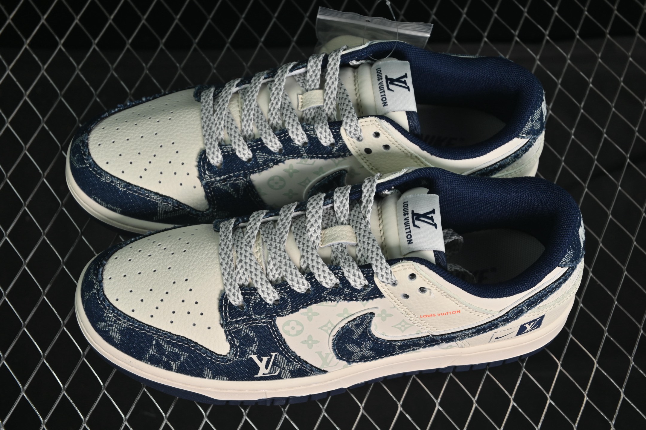 💰280公司级💰360纯原
Nike SB Dunk Low LV联名 米蓝布小勾 周年高端定制 低帮休闲板鞋 YX5066-386
#定制鞋盒 大厂纯原品质出货 超高清洁度 皮料切割干净无任何毛边 细节完美
尺码:36 36.5 37.5 38 38.5 39 40 40.5 41 42 42.5 43 44 44.5 45 9.E5