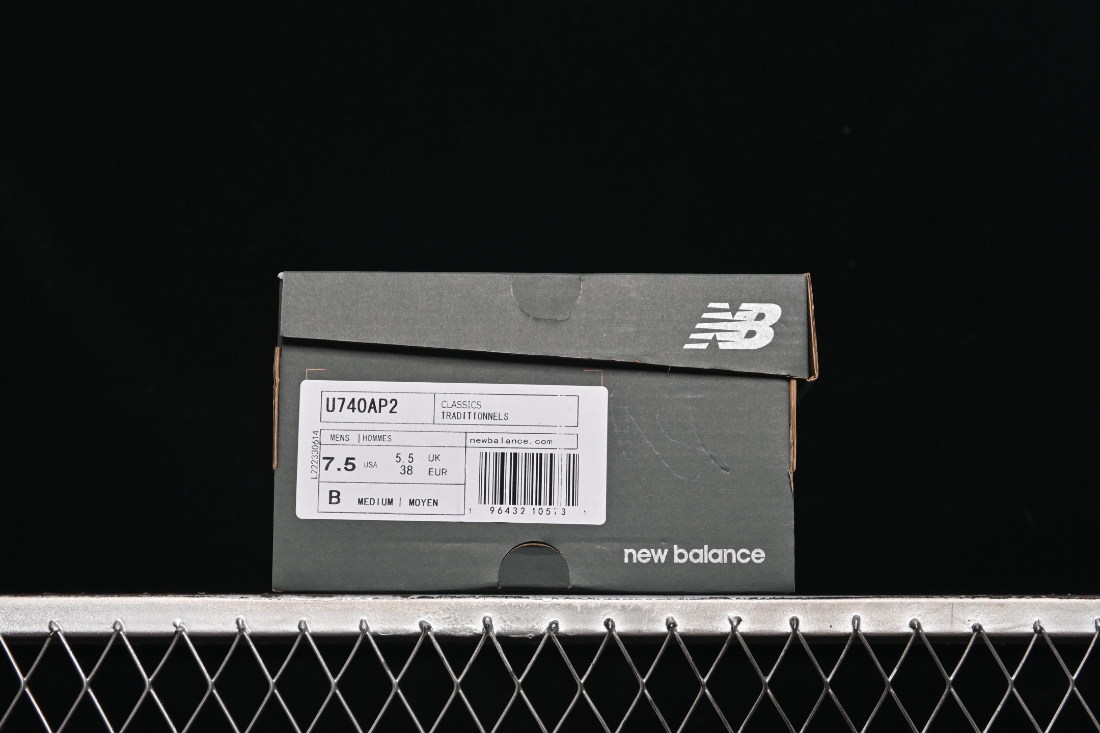 💰220纯原
 New Balance 740系列复古老爹风休闲运动慢跑鞋 U740AP2
#原盒 原吊牌 组合大底 1:1制作
尺码：36 37 37.5 38 38.5 39 40 40.5 41 9.C3